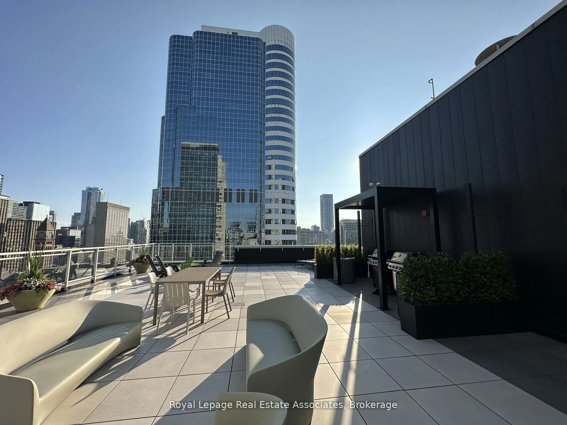 220 Victoria Street, #1206