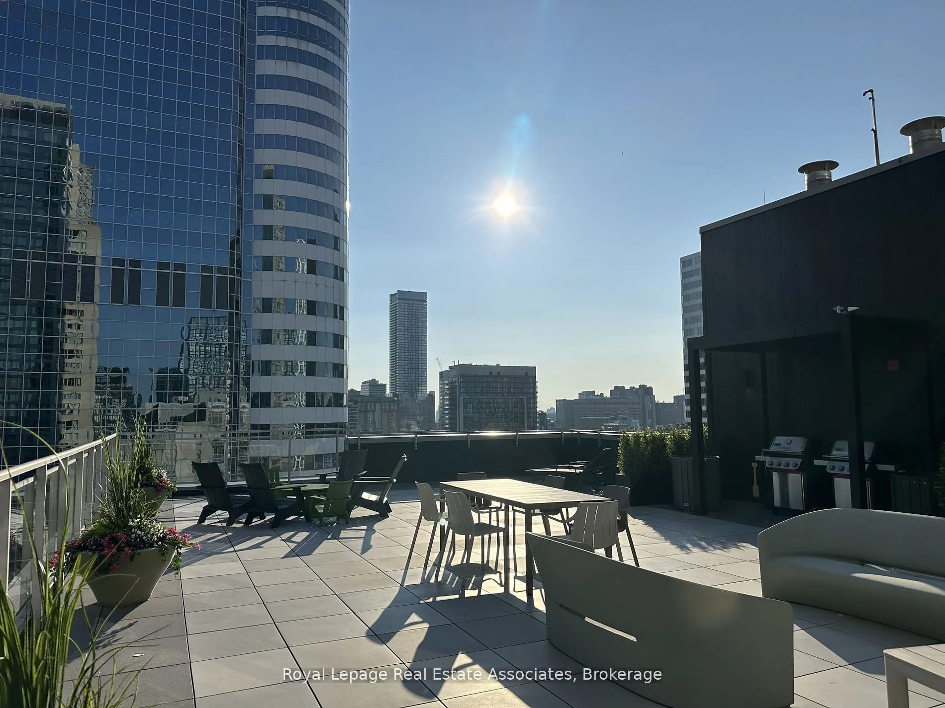 220 Victoria Street, #1206