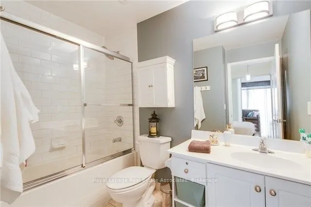 220 Victoria Street, #1206