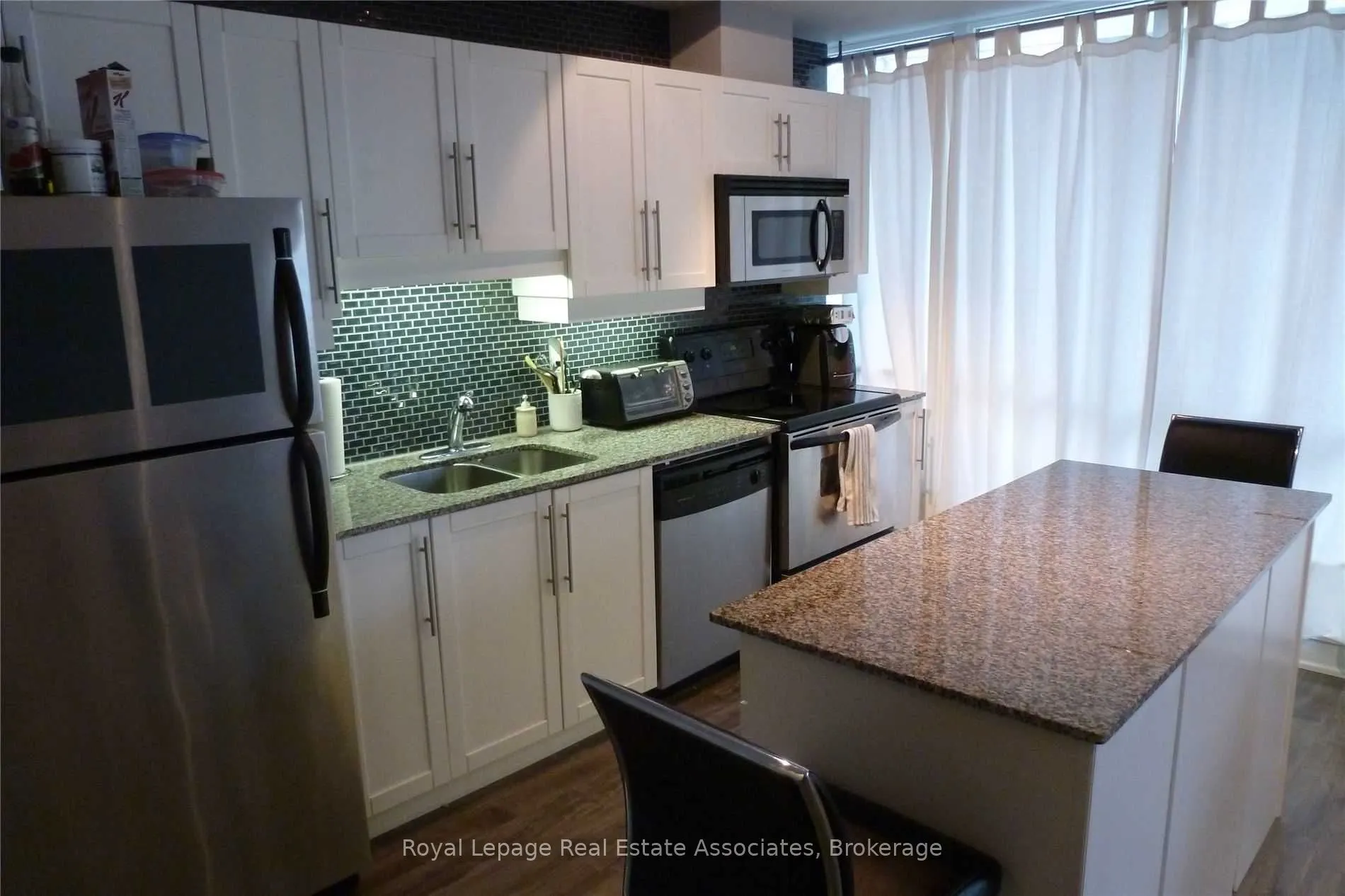 220 Victoria Street, #1206