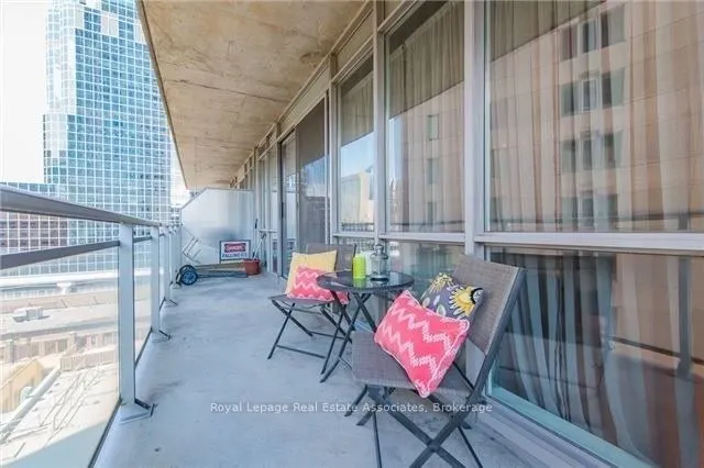 220 Victoria Street, #1206