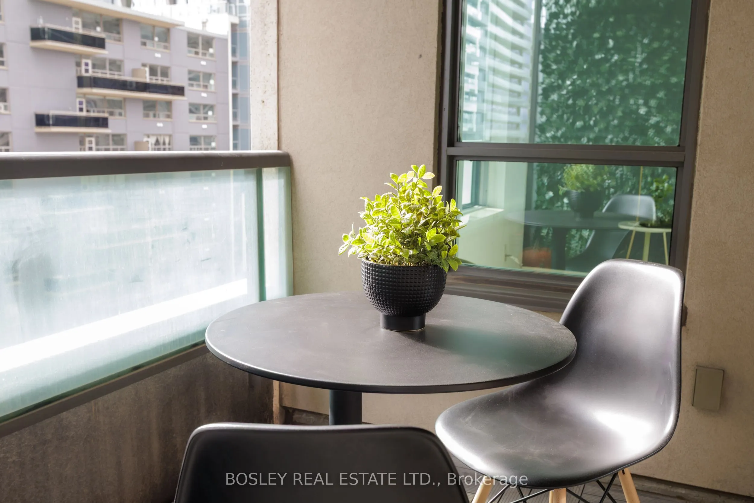 88 Broadway Avenue, #711