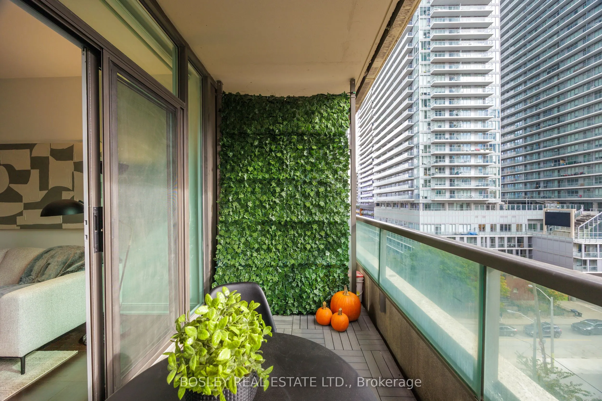 88 Broadway Avenue, #711