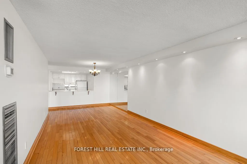 1555 Finch Avenue E, #902