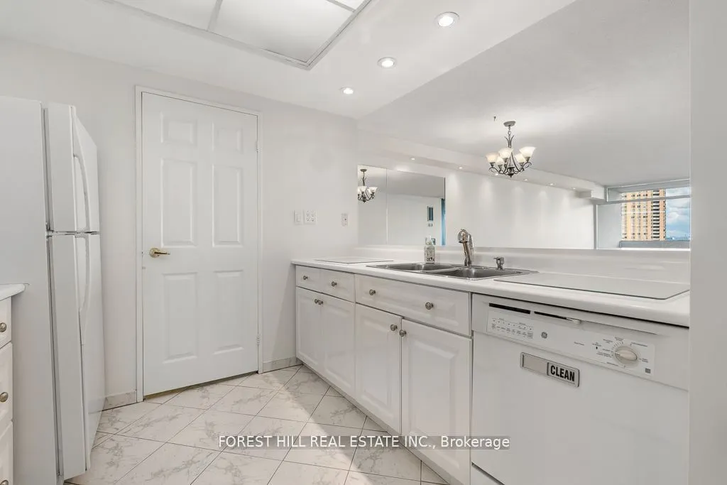 1555 Finch Avenue E, #902