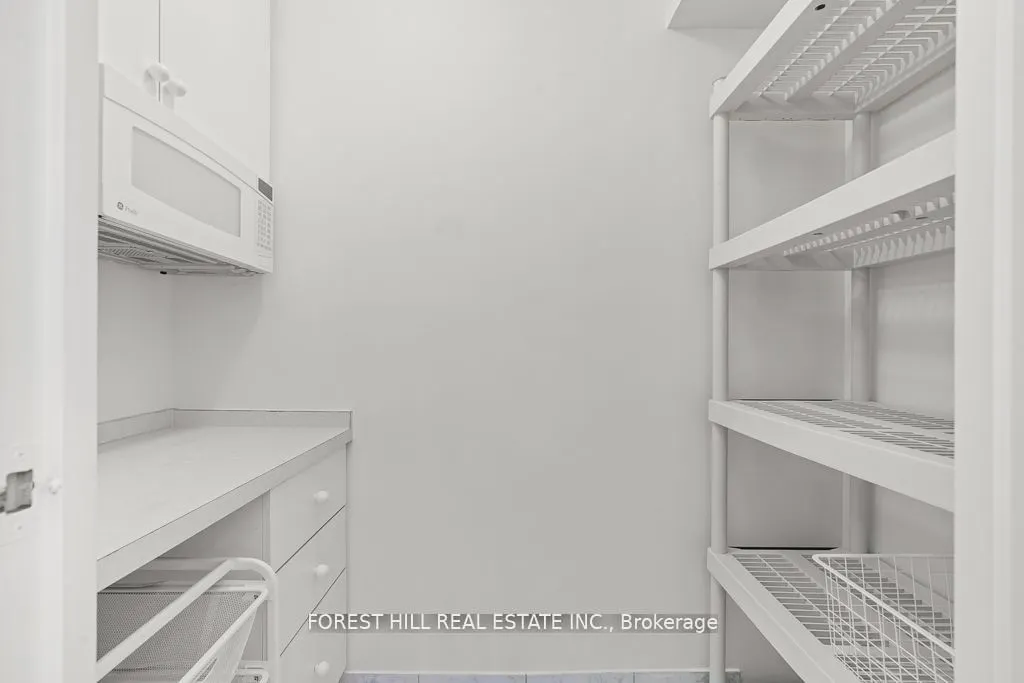 1555 Finch Avenue E, #902