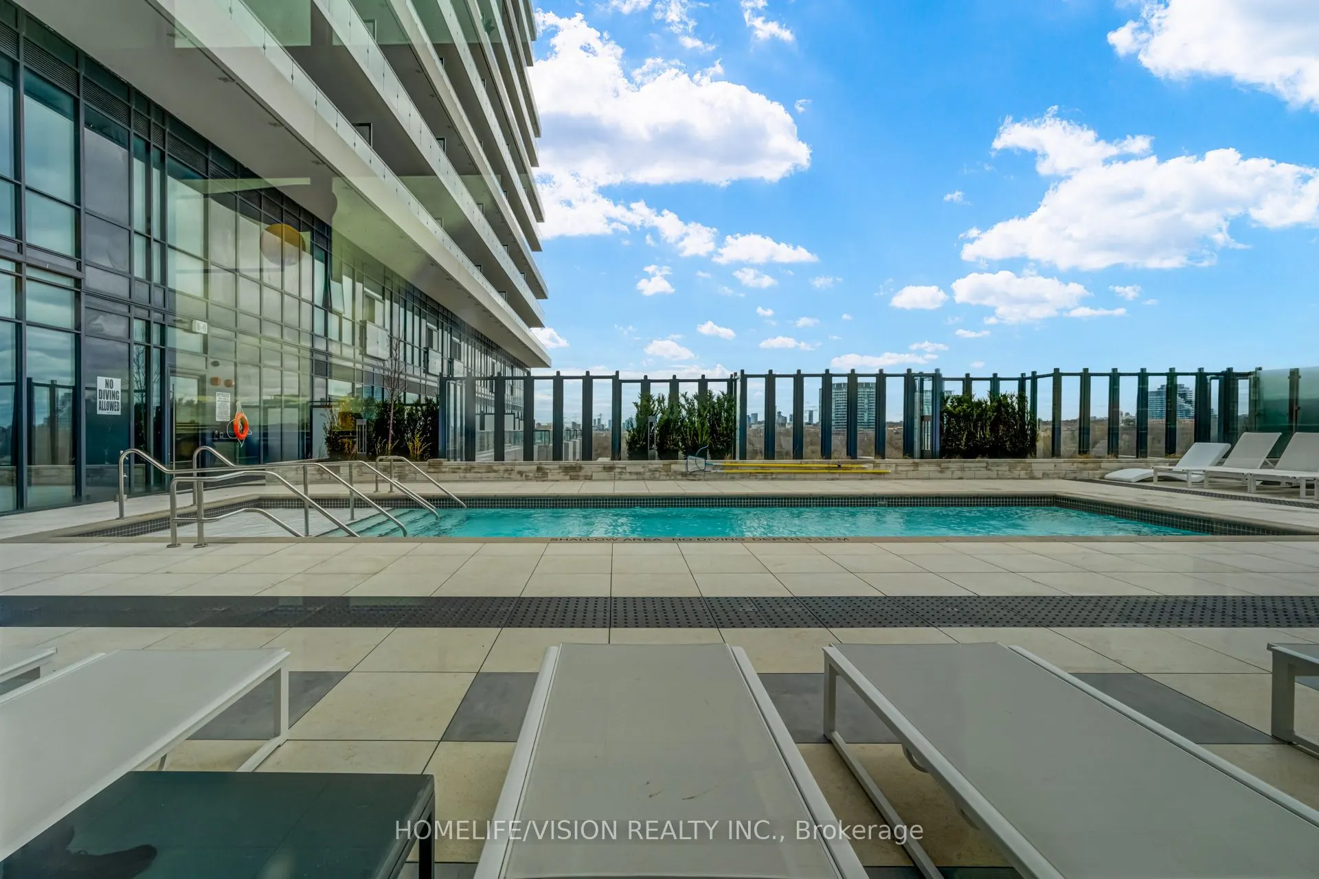 30 Inn On The Park Drive, #910