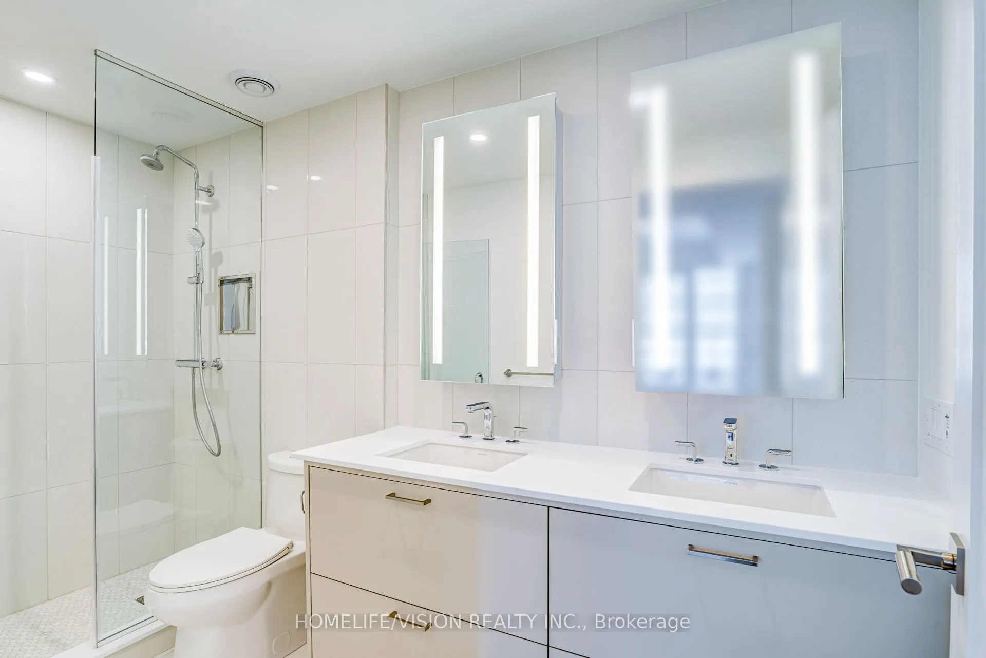 30 Inn On The Park Drive, #910