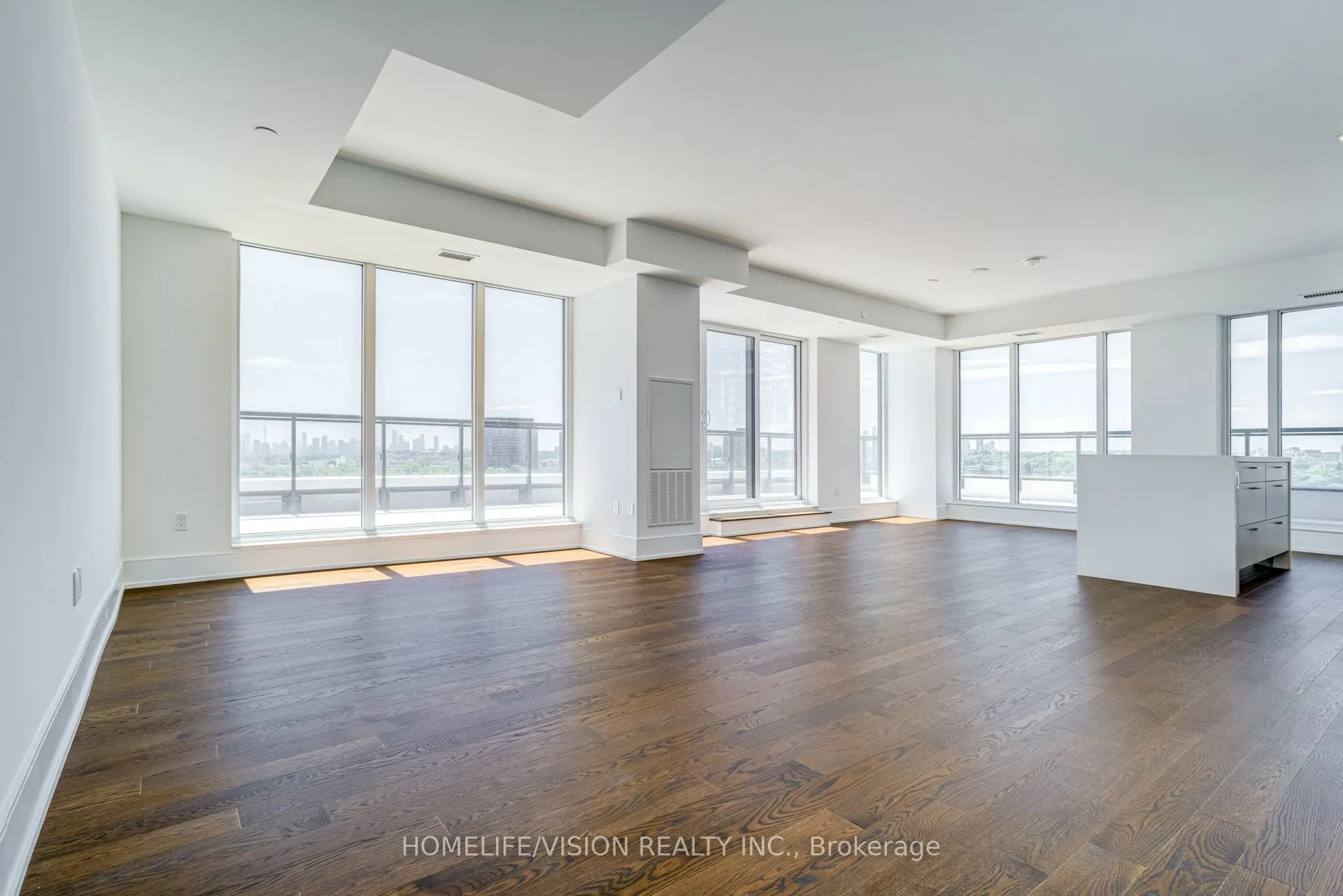 30 Inn On The Park Drive, #910