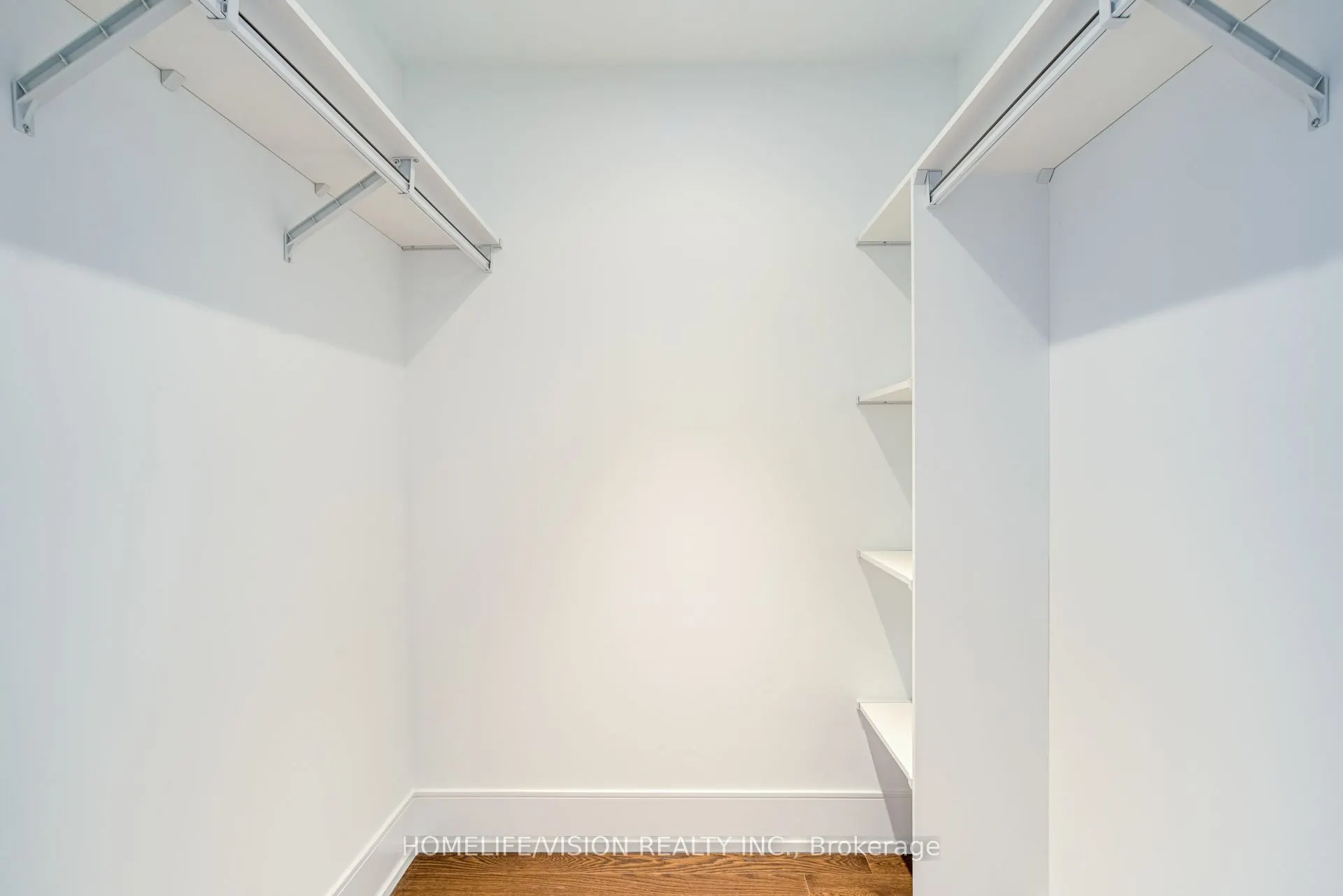 30 Inn On The Park Drive, #910