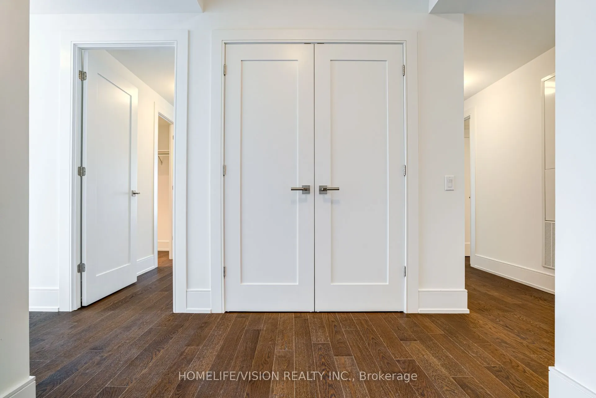 30 Inn On The Park Drive, #910