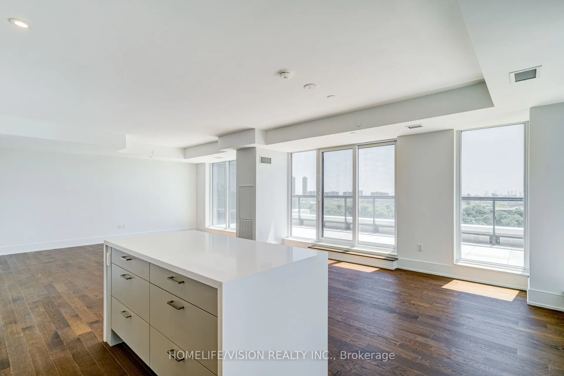 30 Inn On The Park Drive, #910