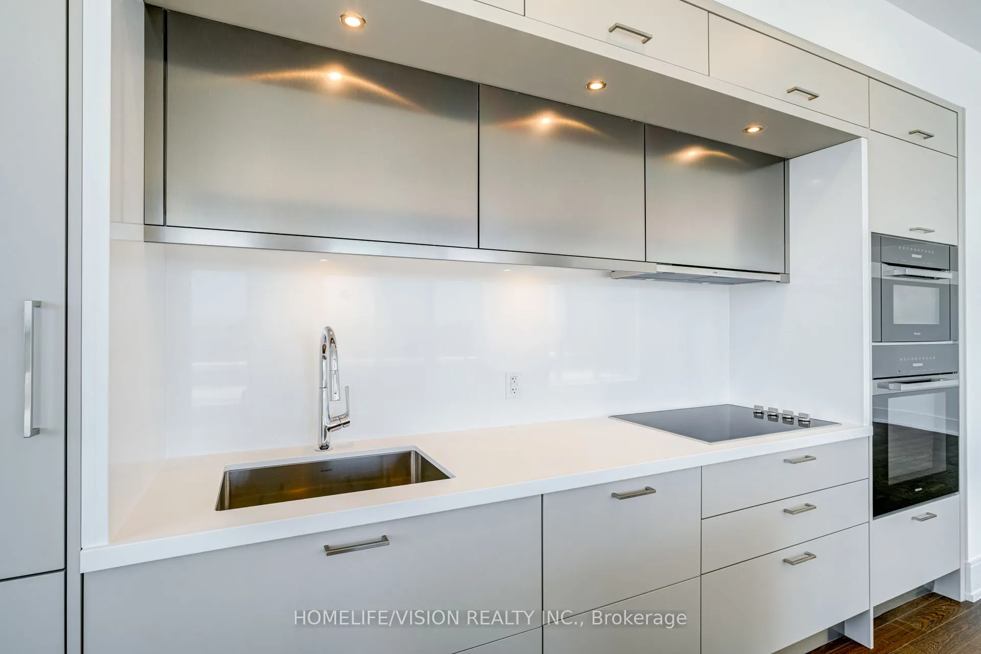 30 Inn On The Park Drive, #910