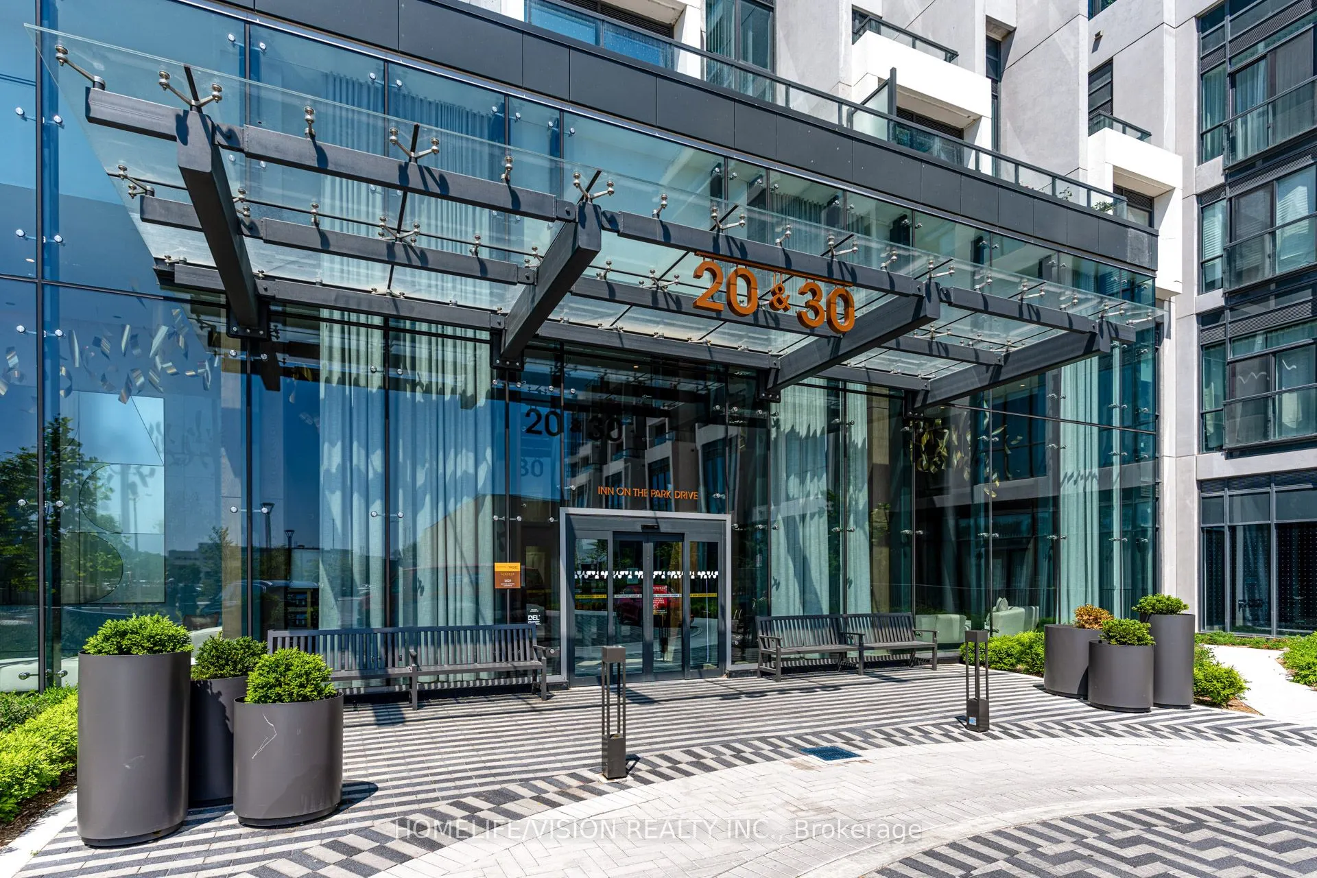 30 Inn On The Park Drive, #910