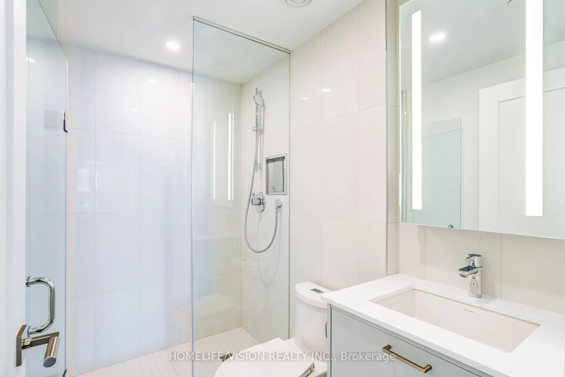 30 Inn On The Park Drive, #910