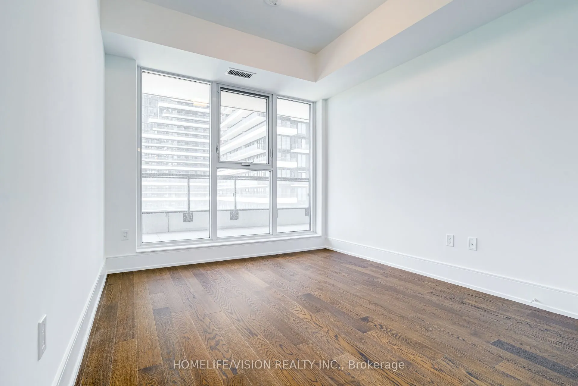 30 Inn On The Park Drive, #910