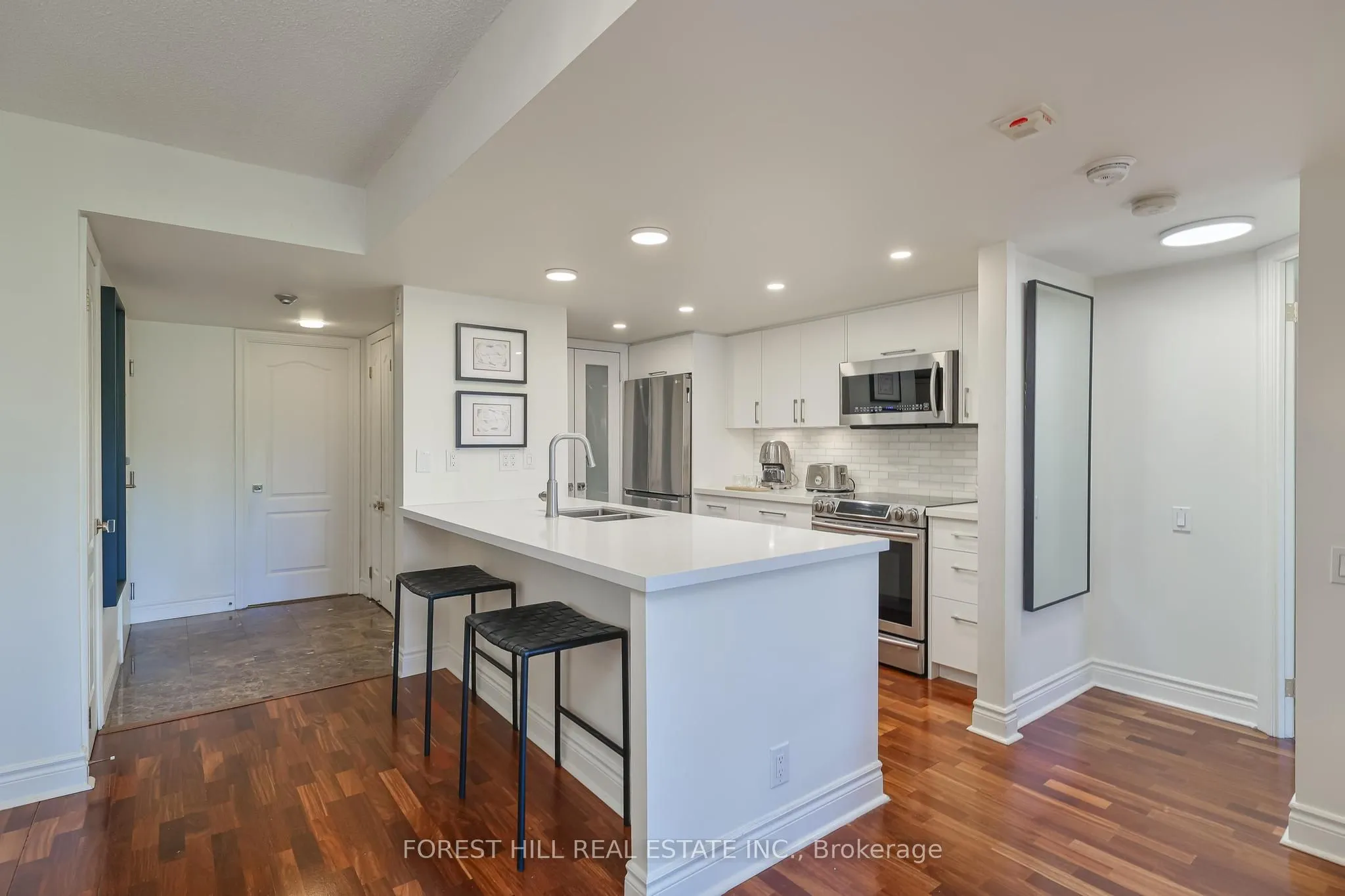 2 Alexandra Boulevard, #407