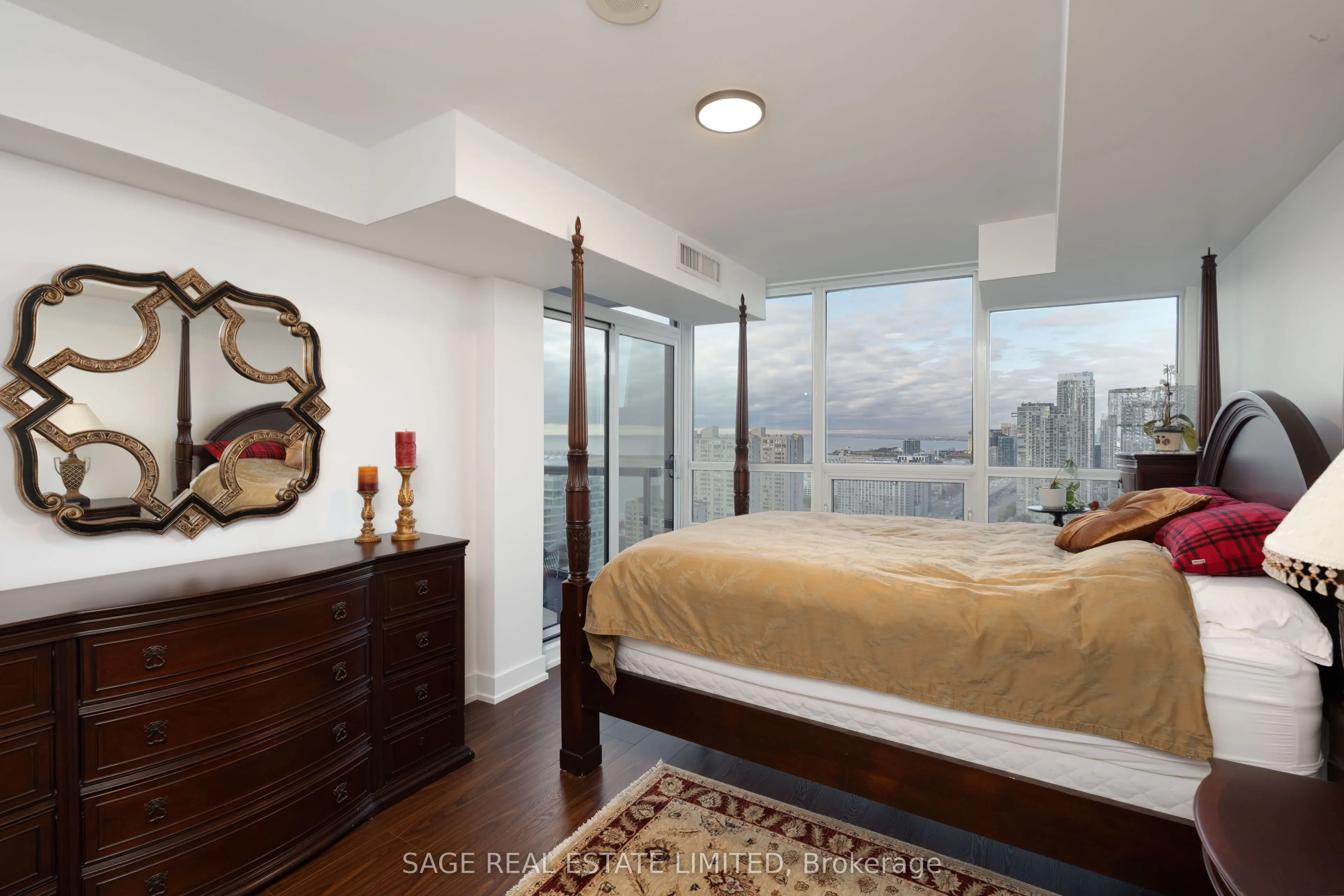 19 Grand Trunk Crescent, #3712