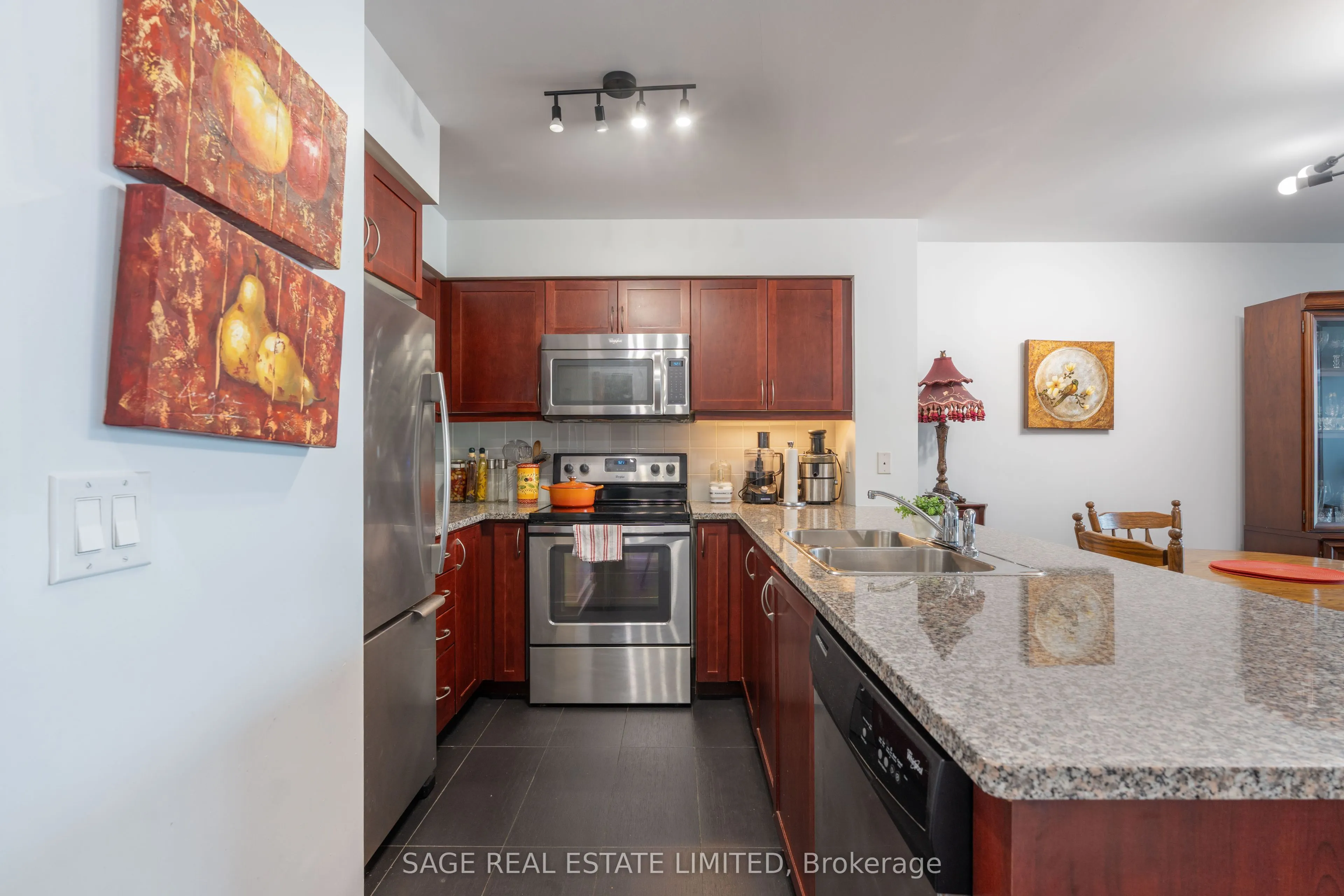 19 Grand Trunk Crescent, #3712