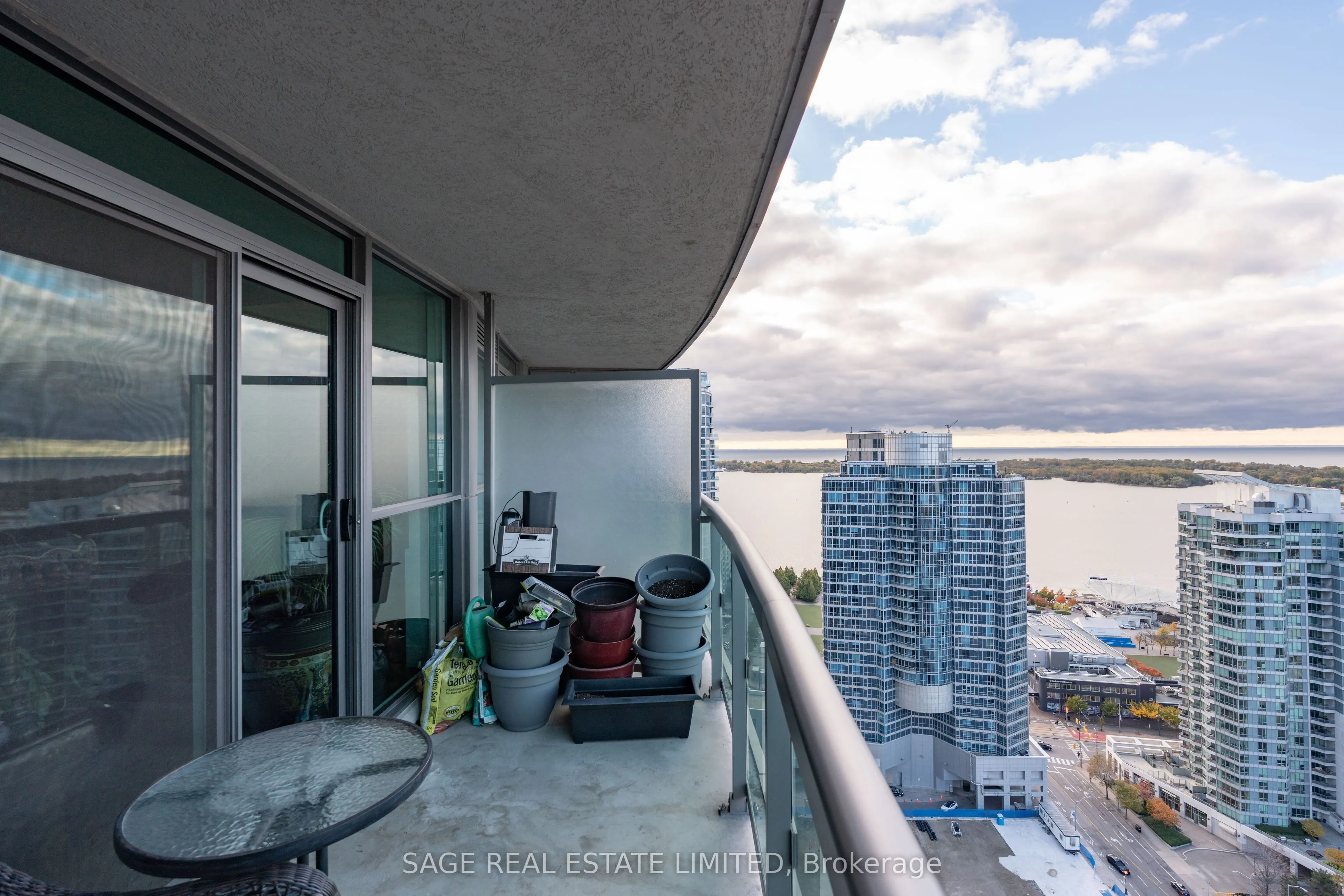 19 Grand Trunk Crescent, #3712