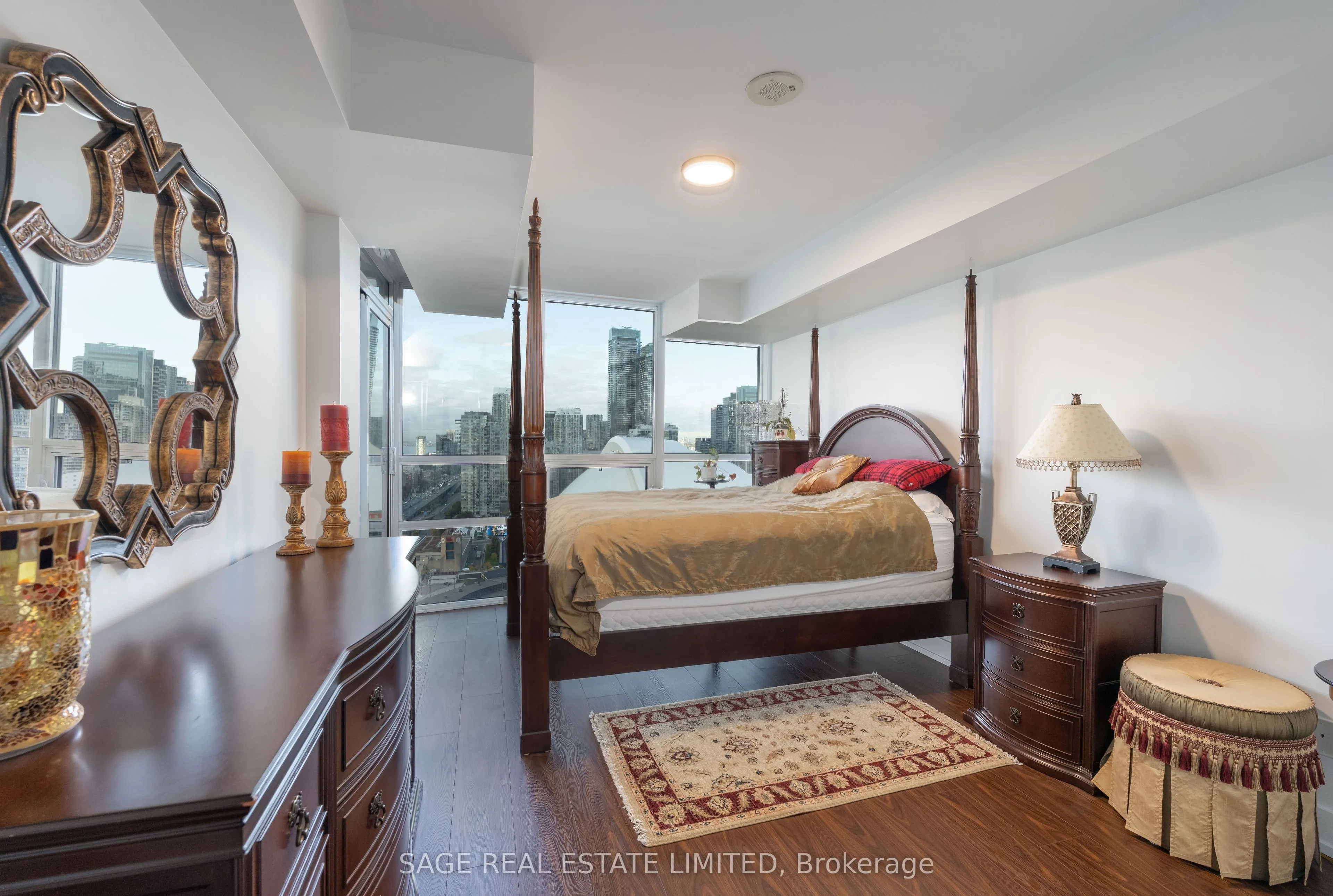 19 Grand Trunk Crescent, #3712