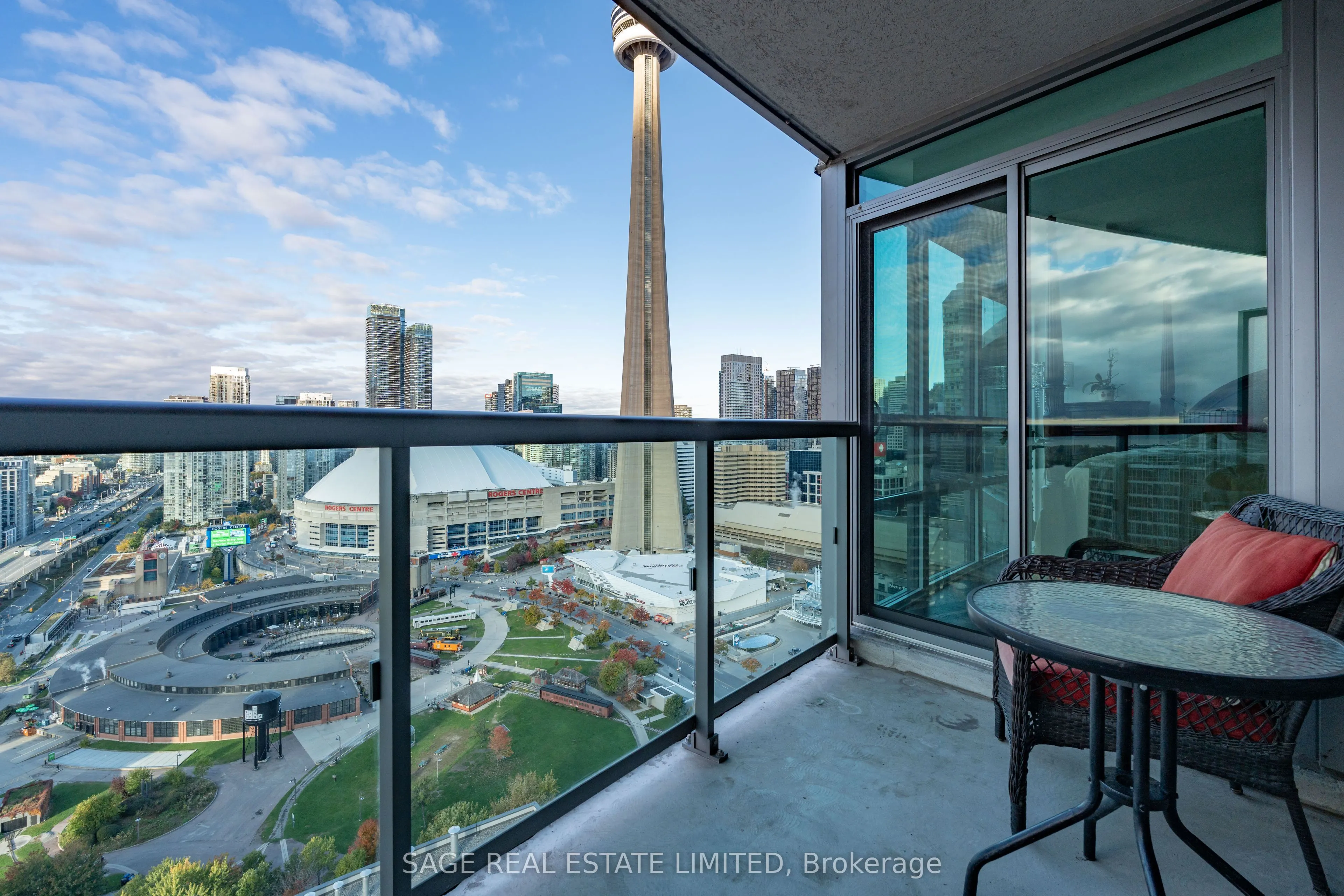 19 Grand Trunk Crescent, #3712