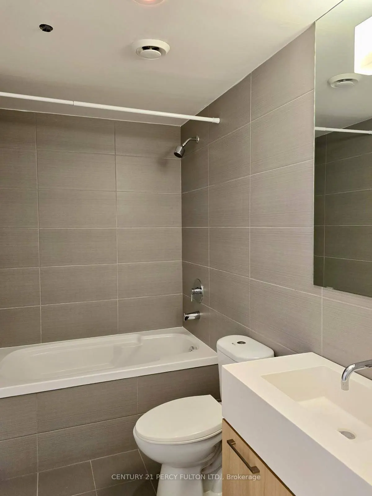 560 King Street W, #213