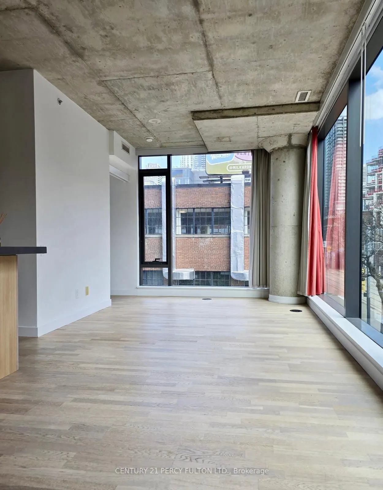 560 King Street W, #213