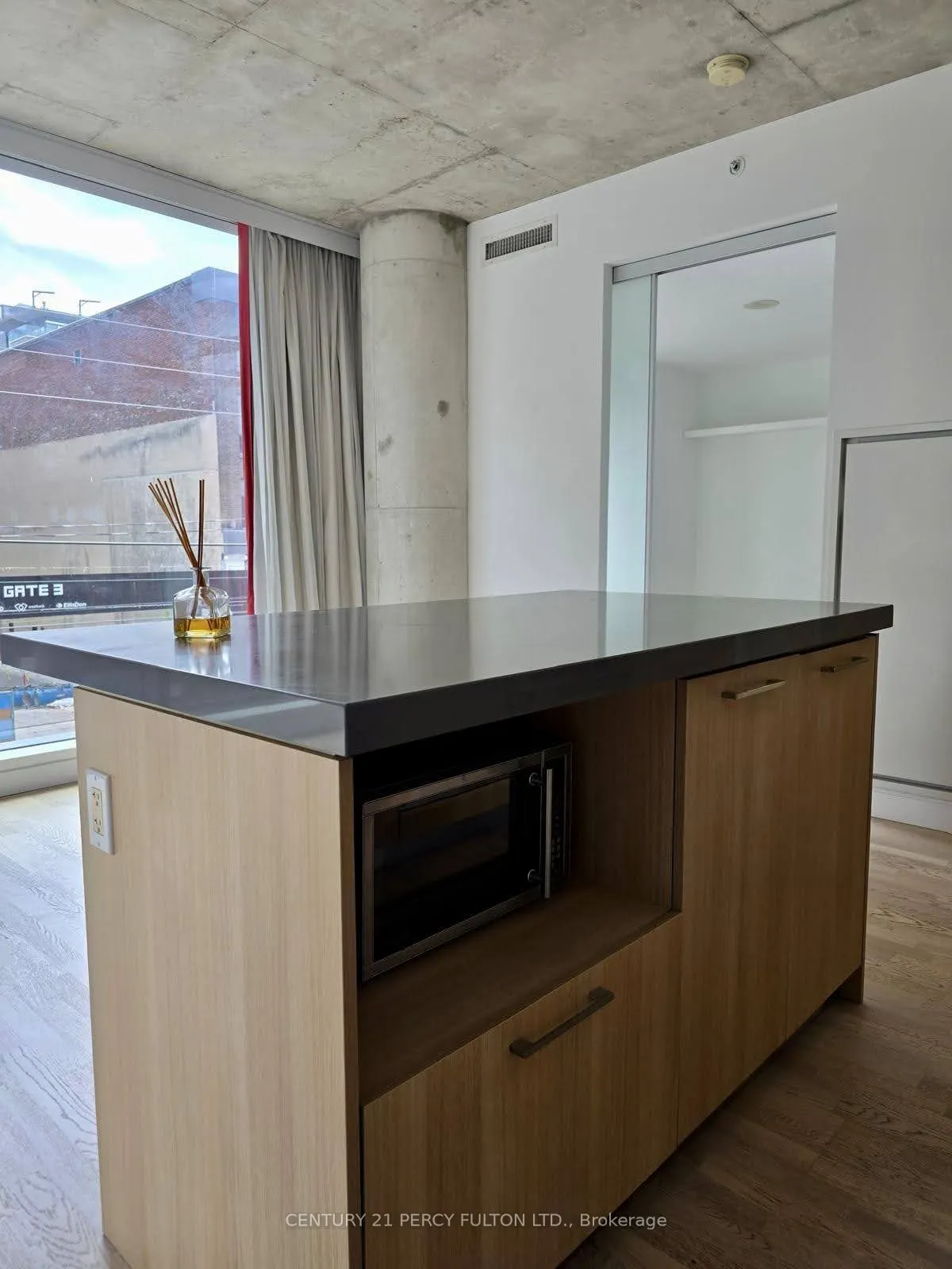 560 King Street W, #213