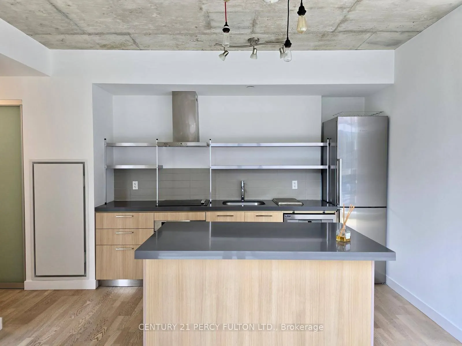 560 King Street W, #213