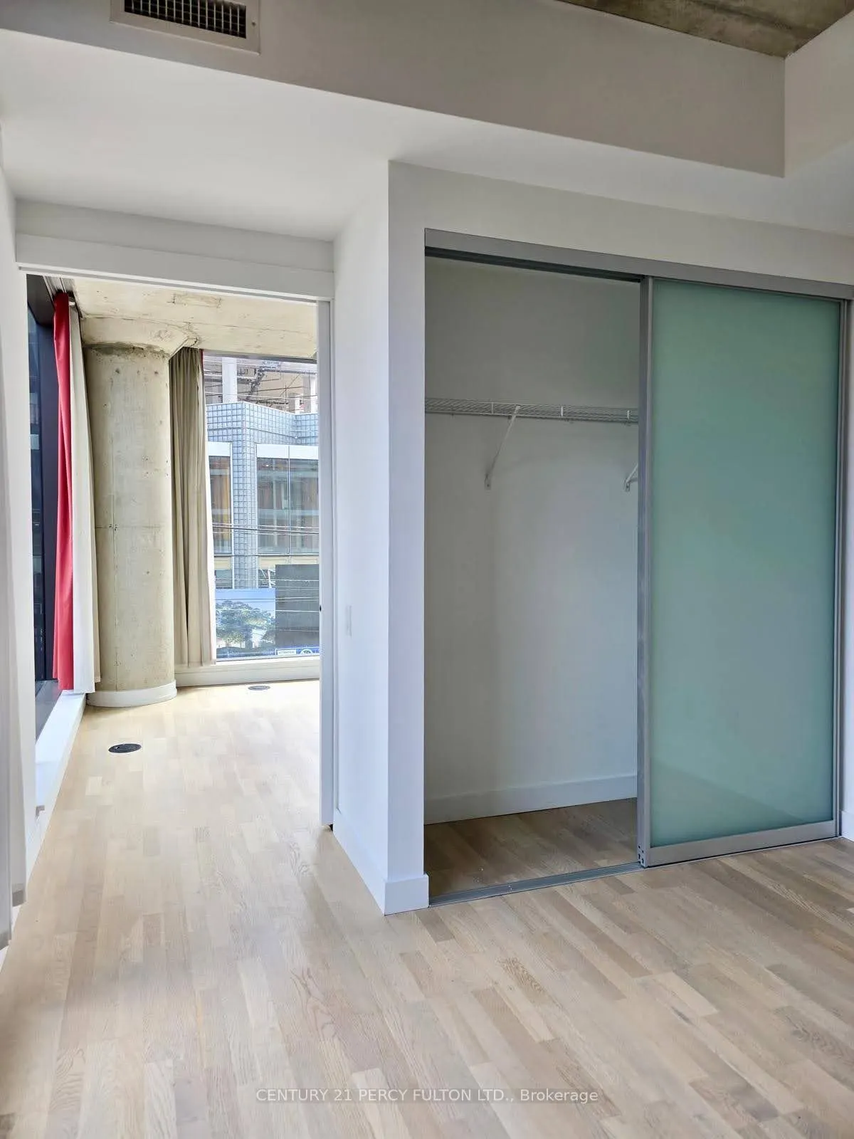 560 King Street W, #213