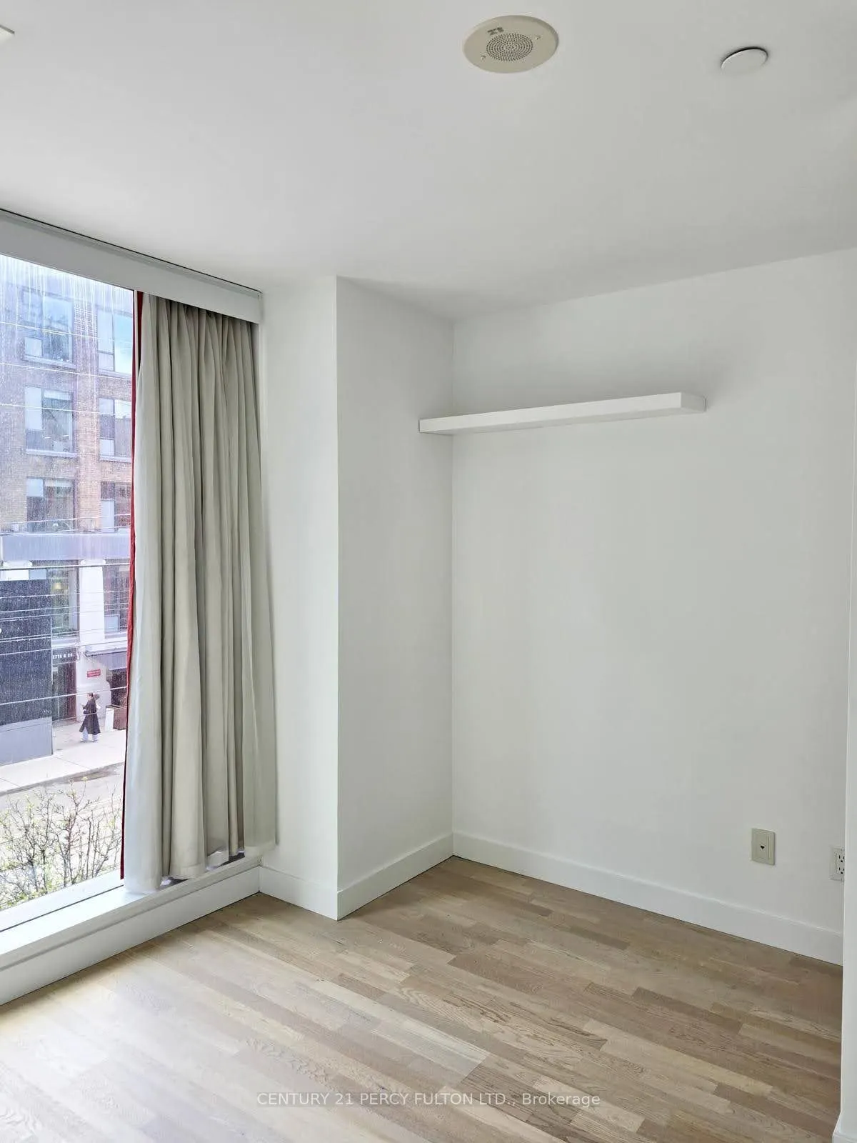 560 King Street W, #213