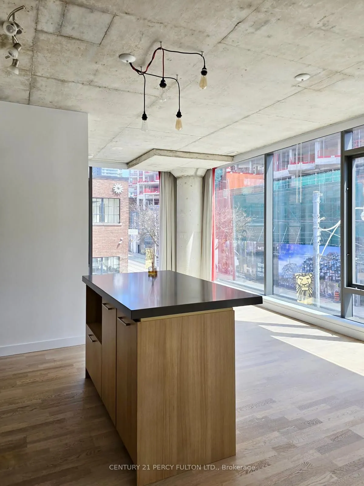 560 King Street W, #213