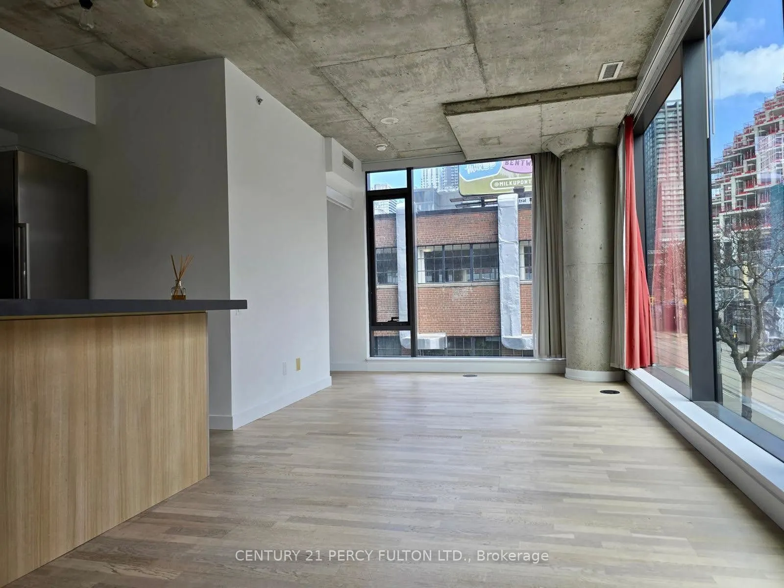 560 King Street W, #213