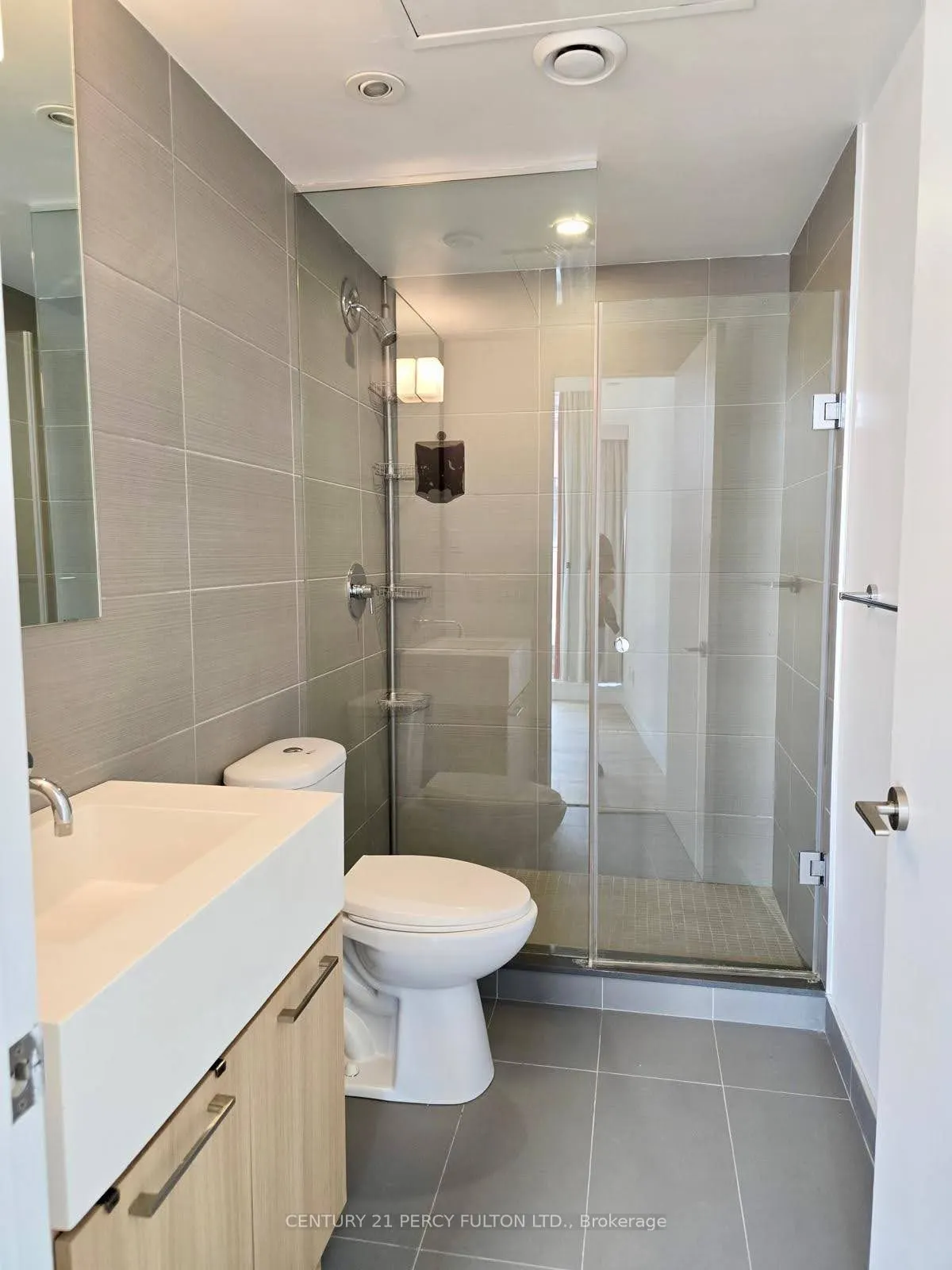 560 King Street W, #213