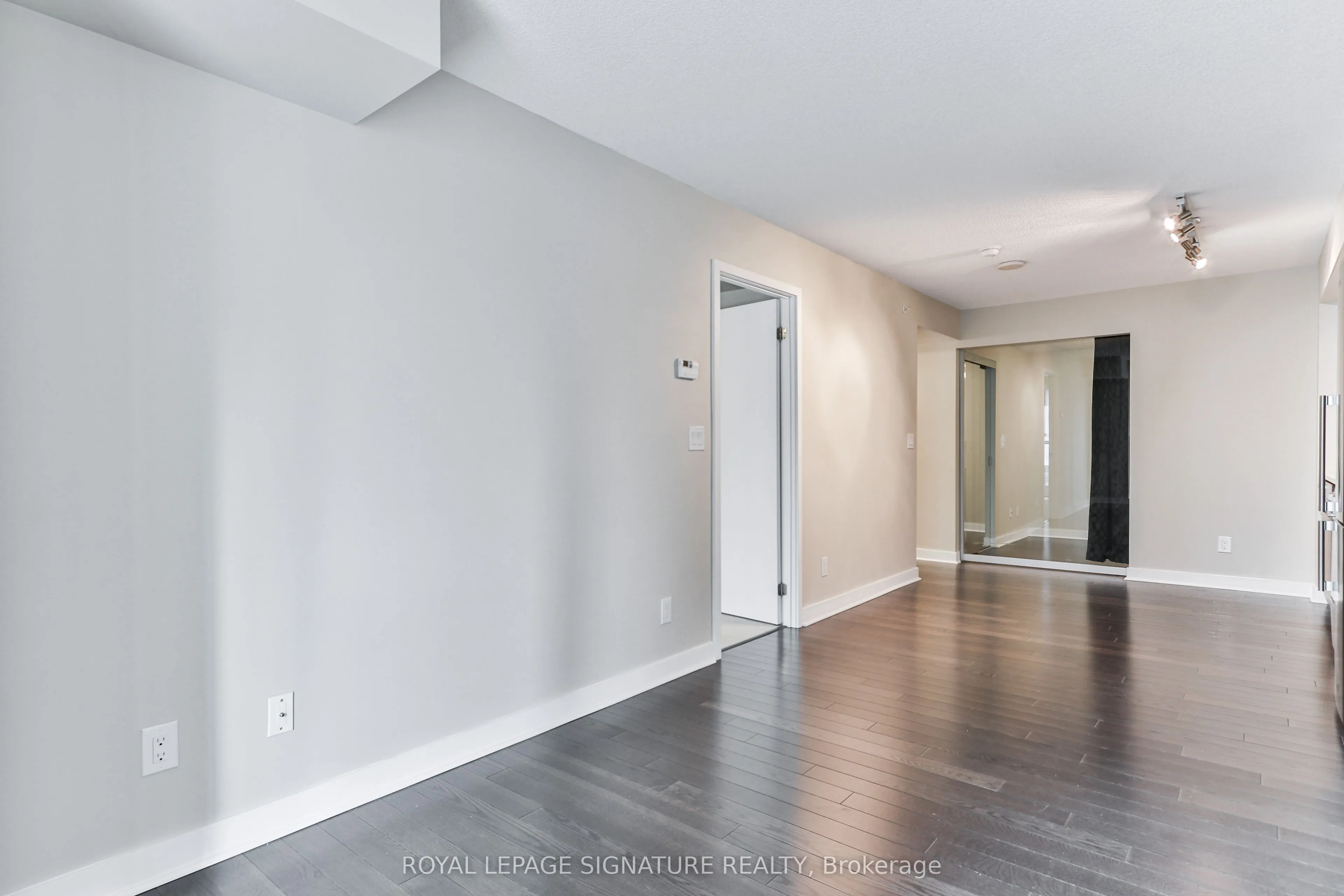 295 Adelaide Street W, #812