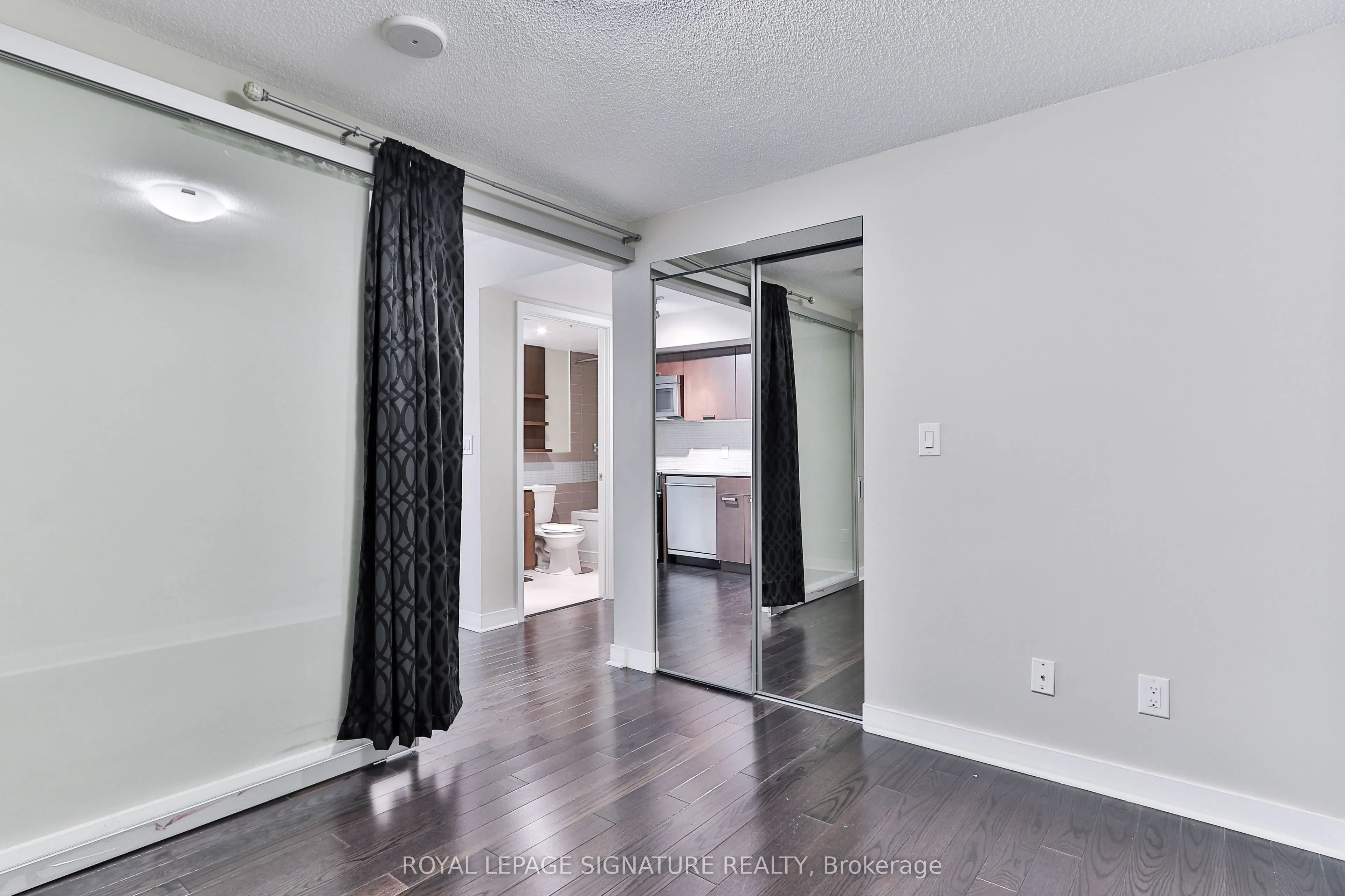 295 Adelaide Street W, #812