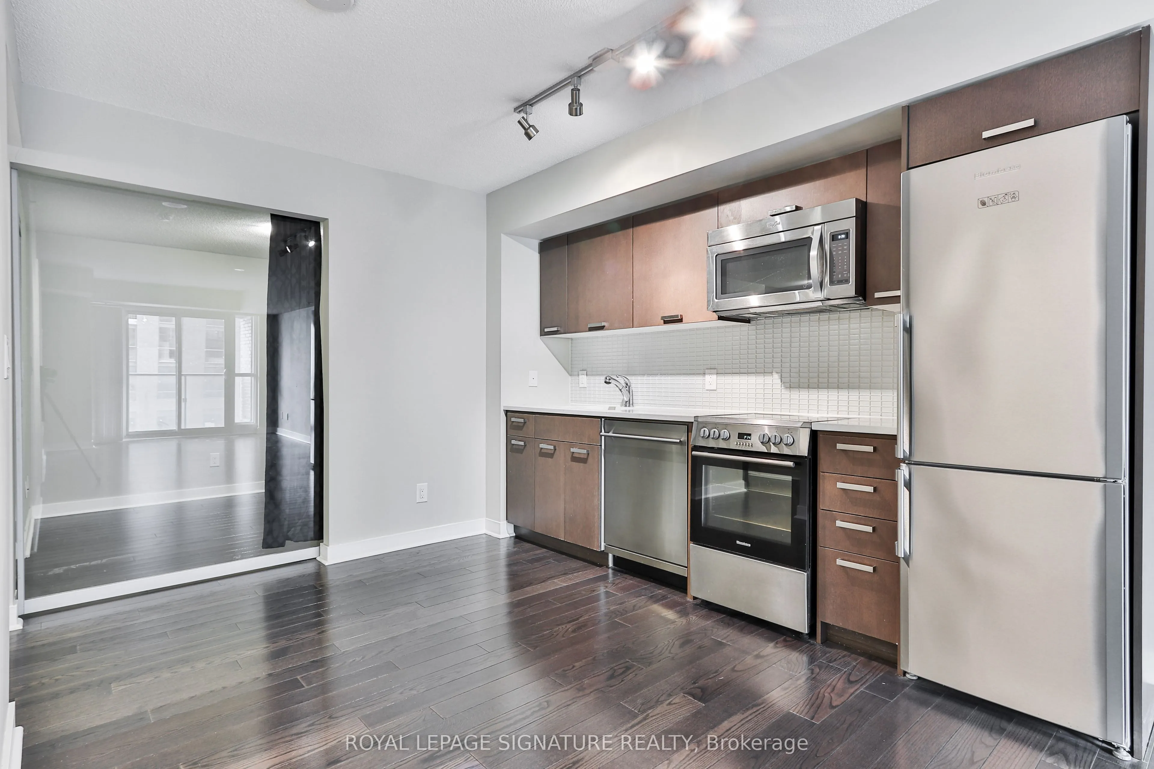 295 Adelaide Street W, #812