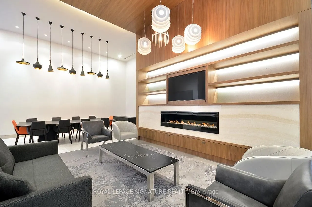 295 Adelaide Street W, #812