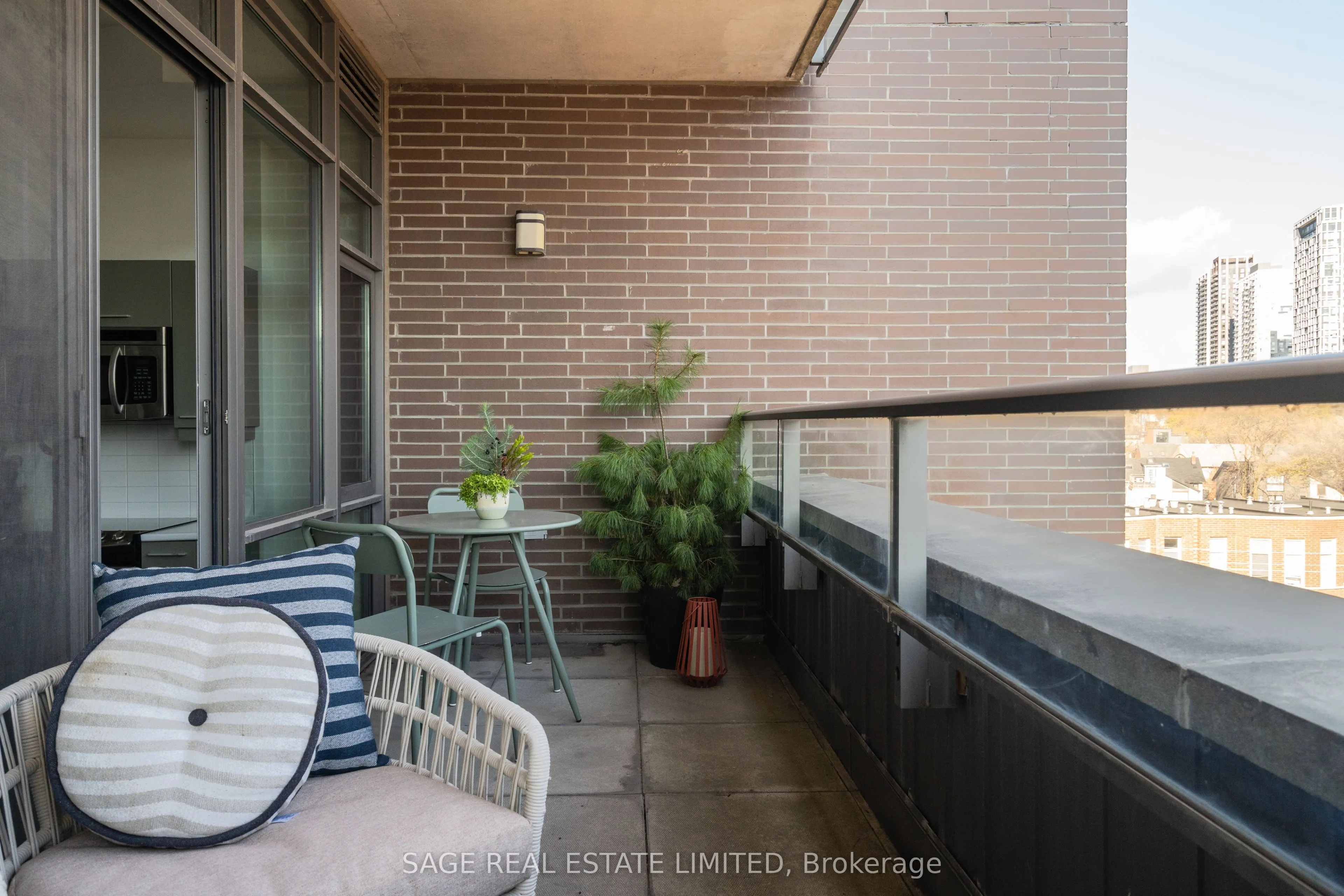 549 King Street E, #502