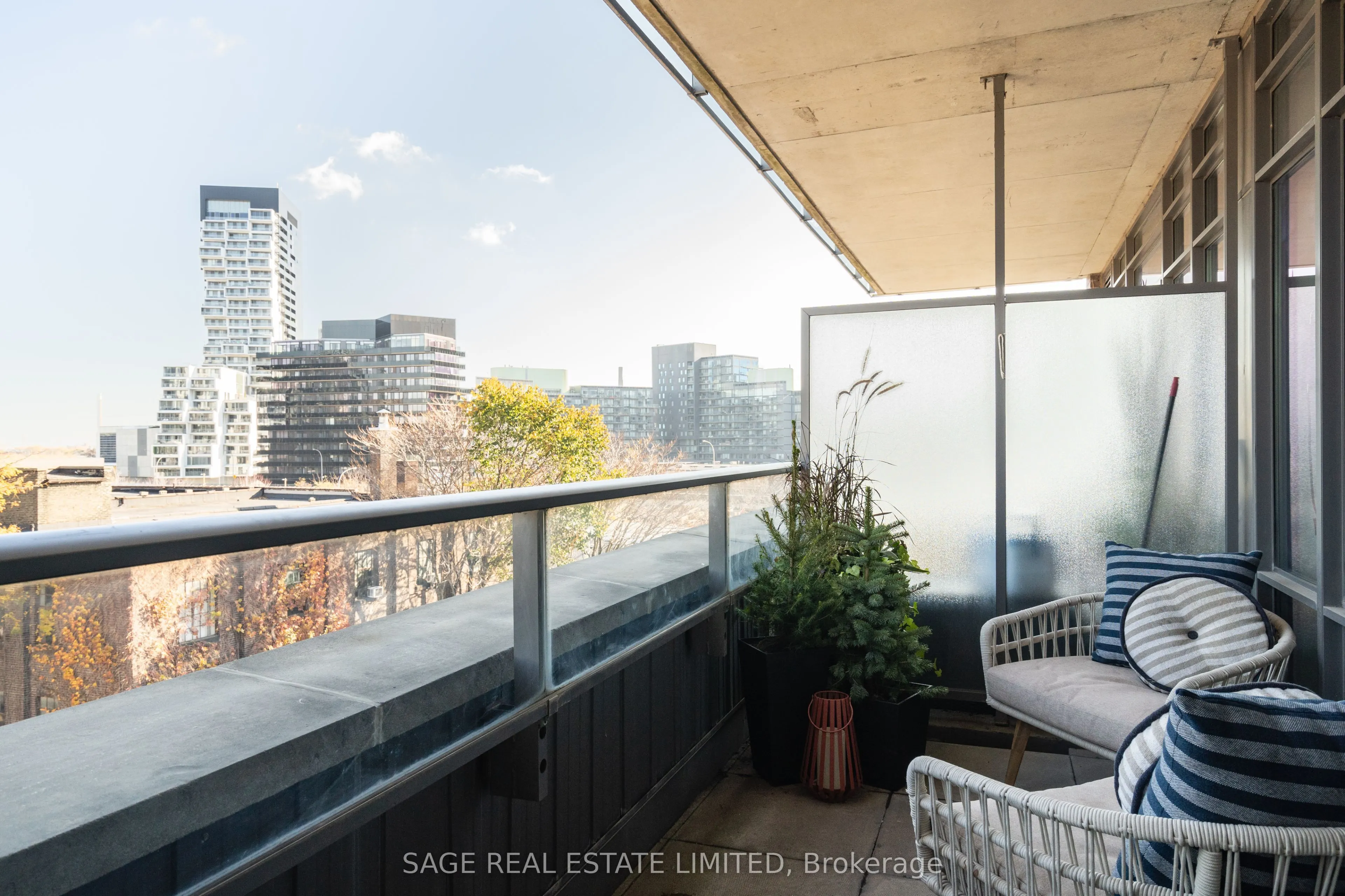 549 King Street E, #502