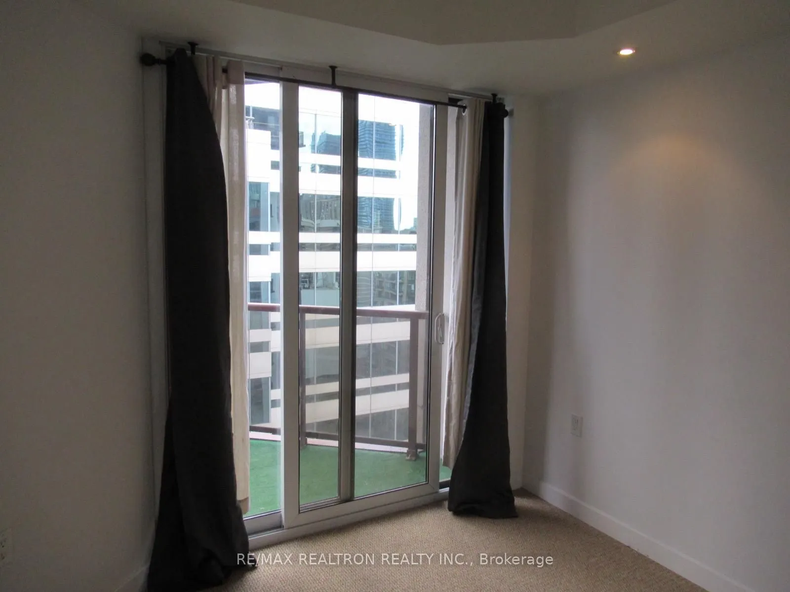 85 Bloor Street E, #1808