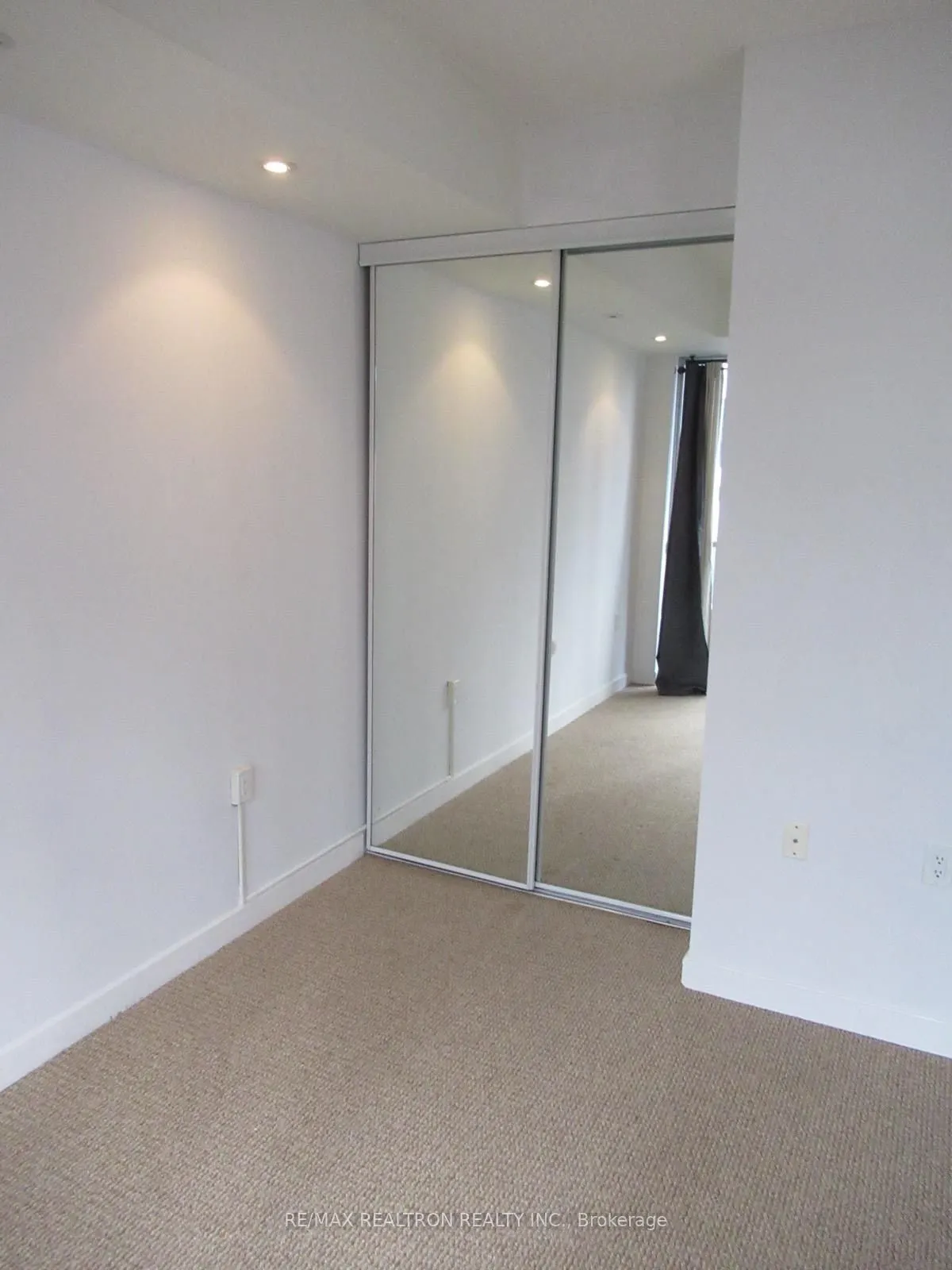 85 Bloor Street E, #1808