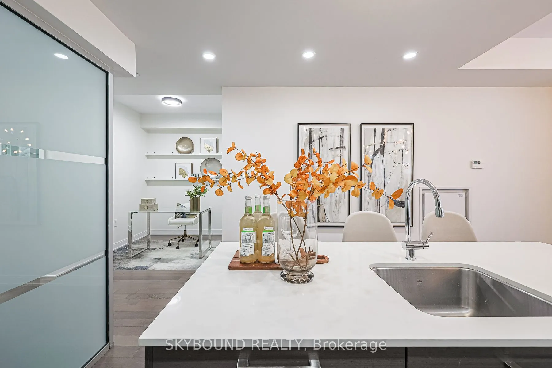 55 Front Street E, #323