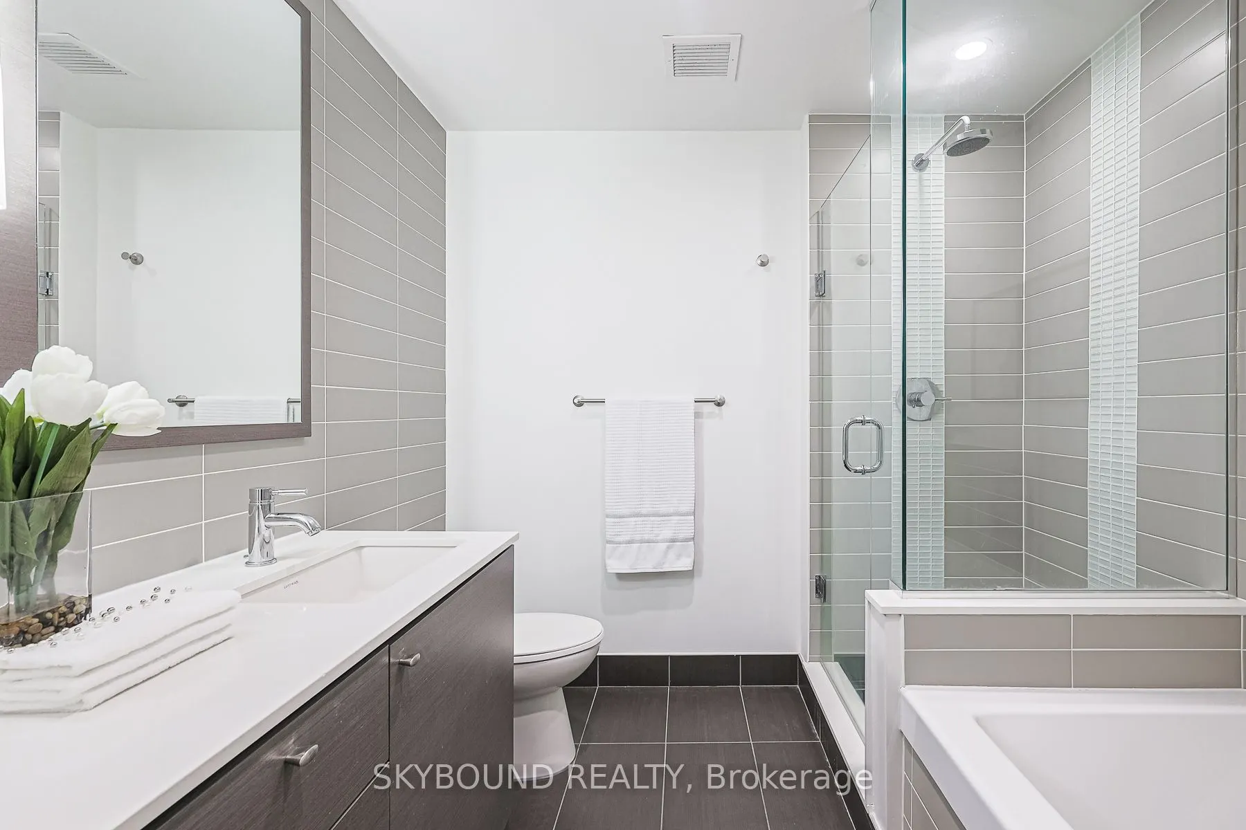 55 Front Street E, #323