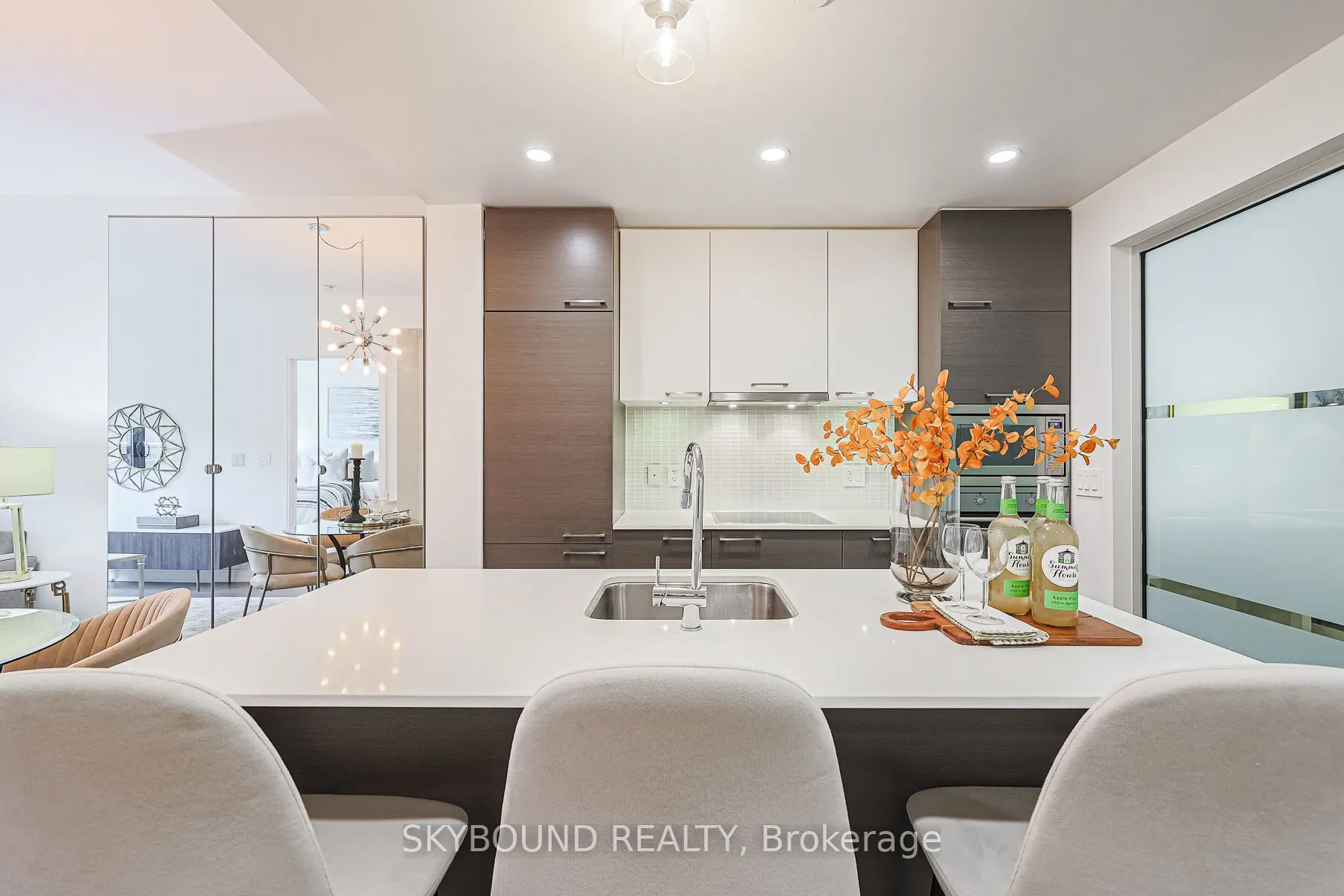 55 Front Street E, #323