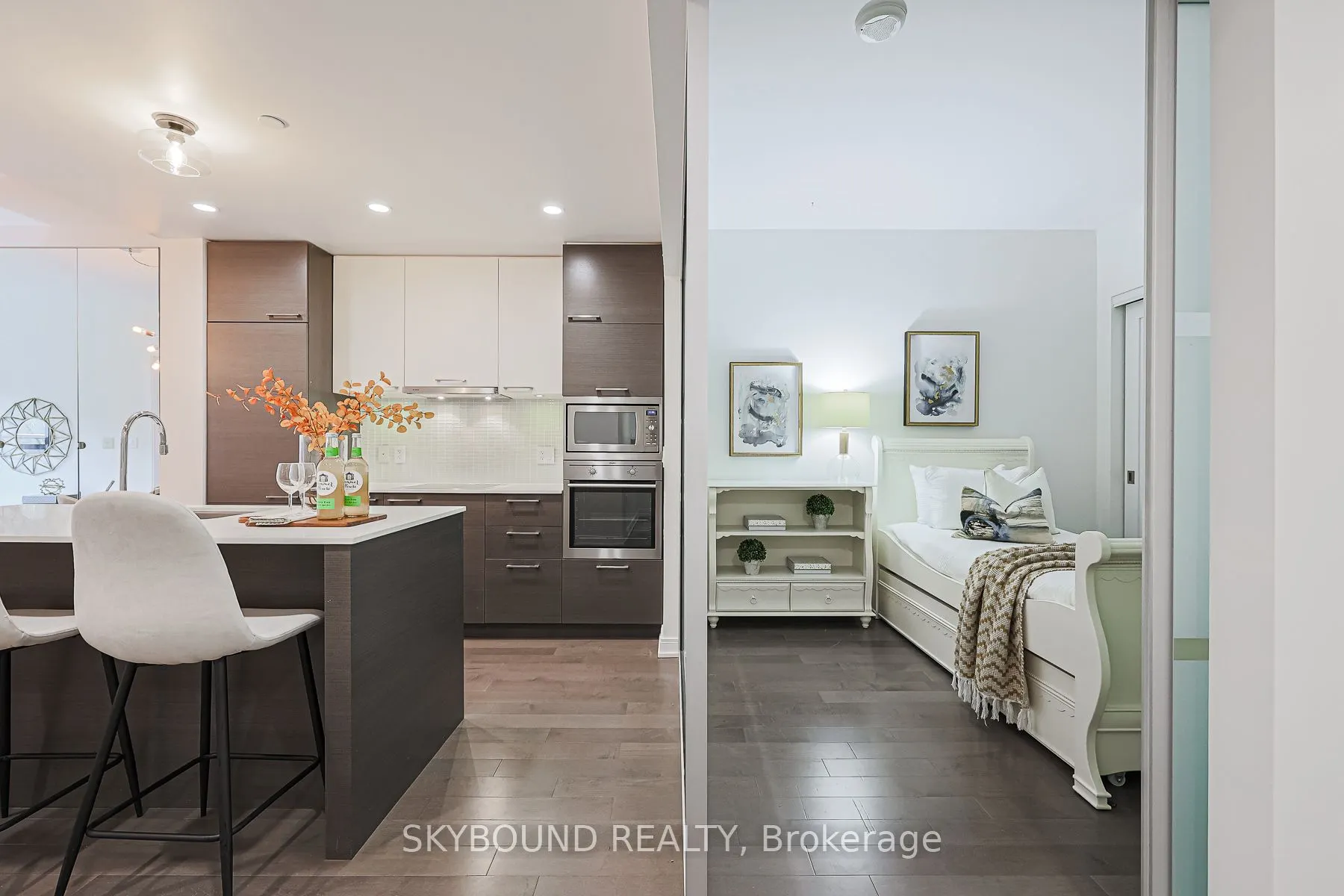 55 Front Street E, #323