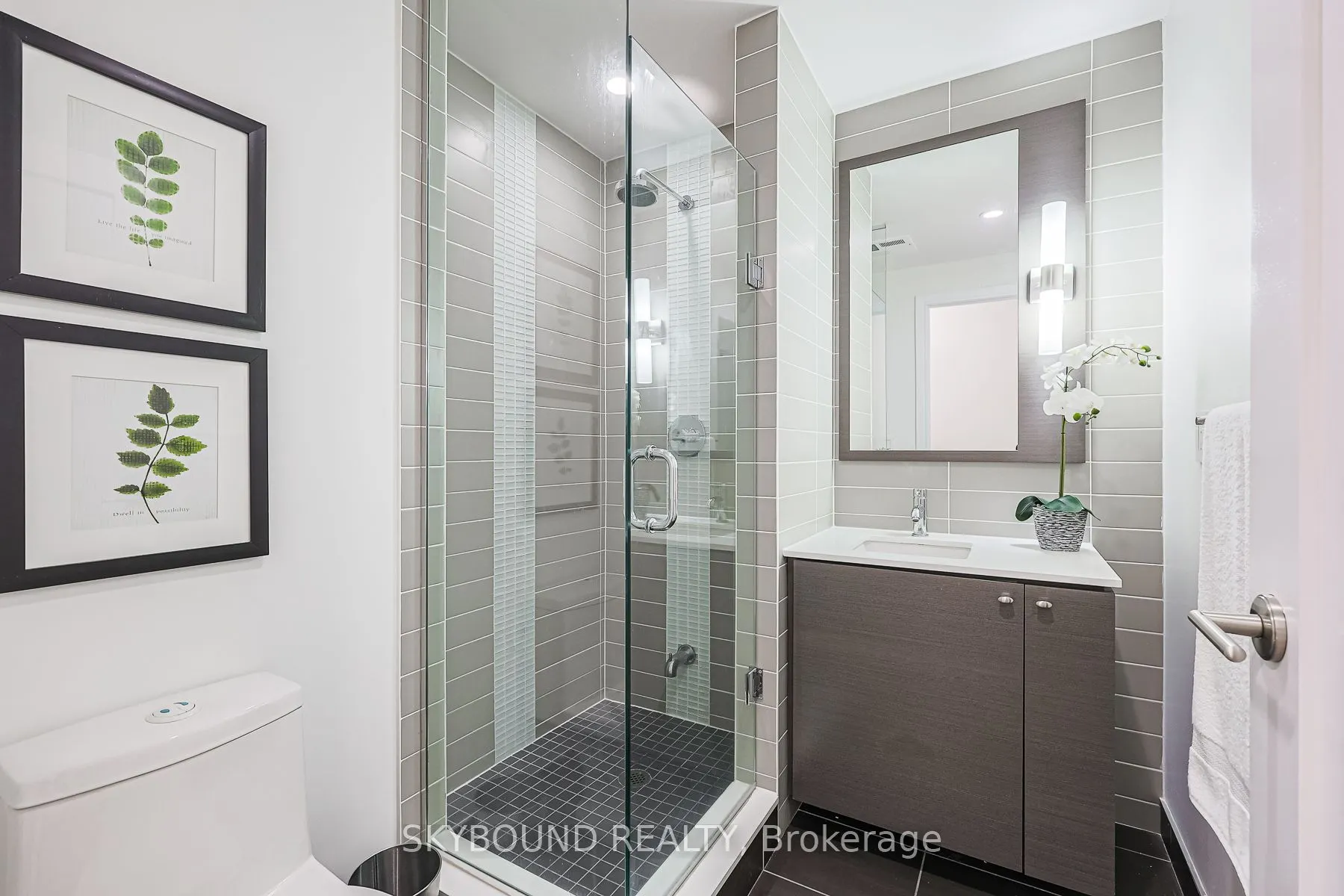 55 Front Street E, #323