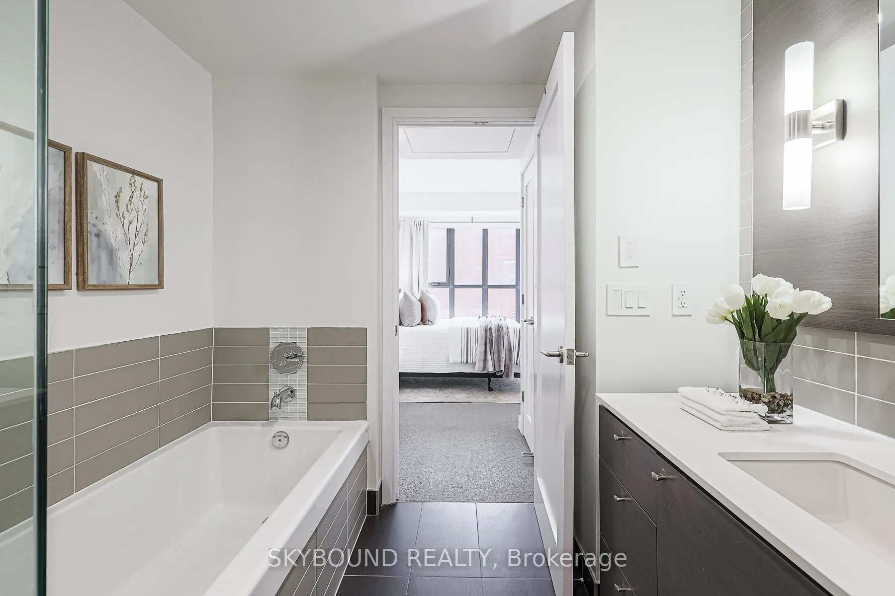 55 Front Street E, #323