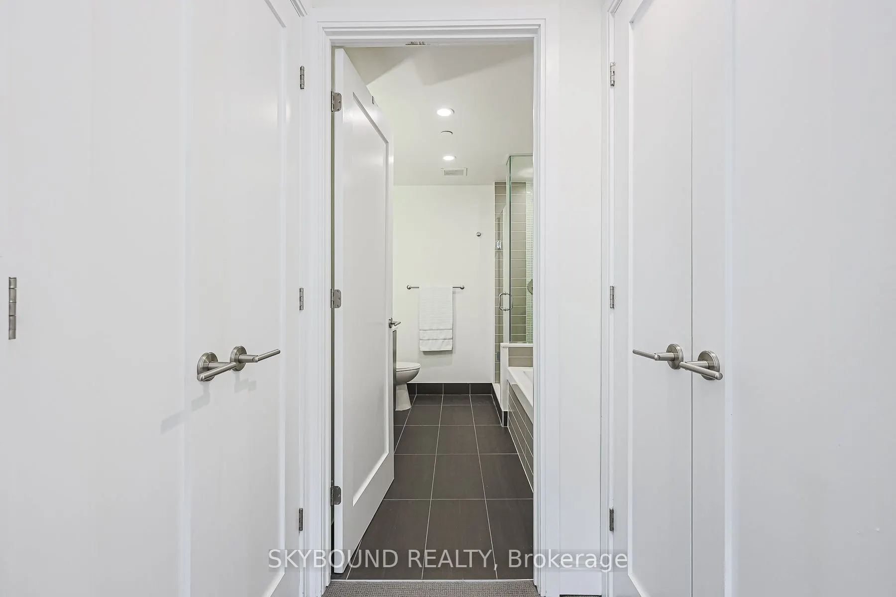 55 Front Street E, #323